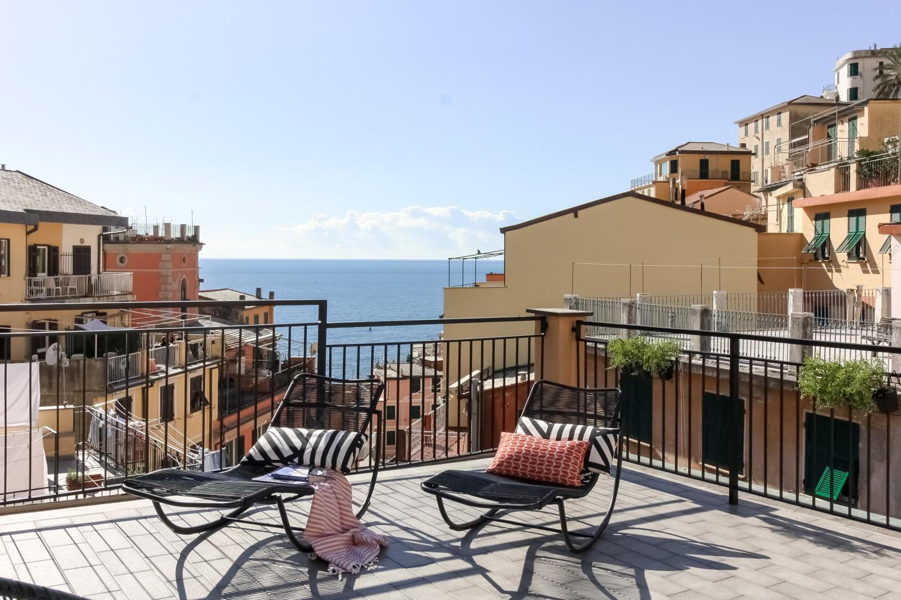 Two-Bedroom Apartment with Terrace - Split Level - Photo 2