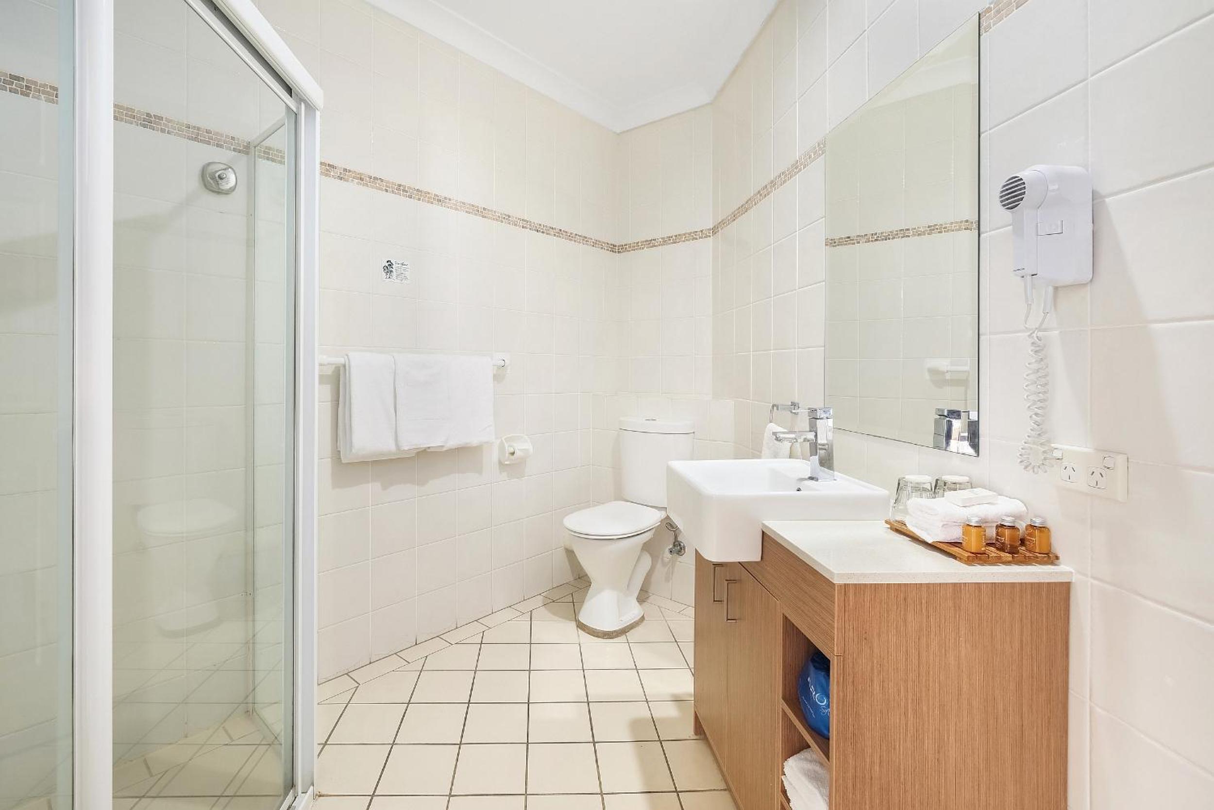 One-Bedroom Apartment - Photo 2