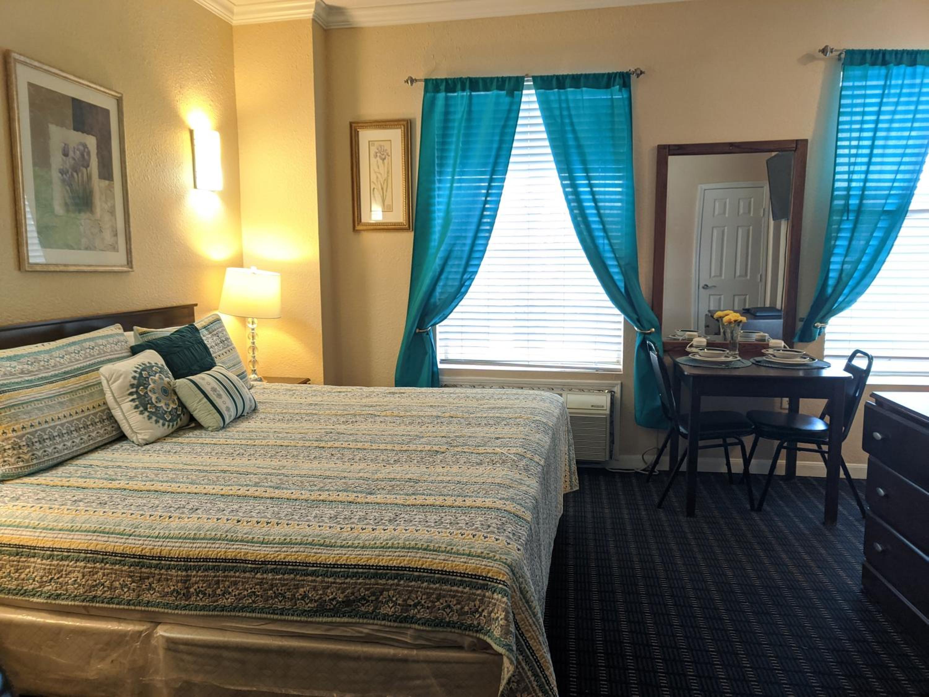 King Suite - Photo 2