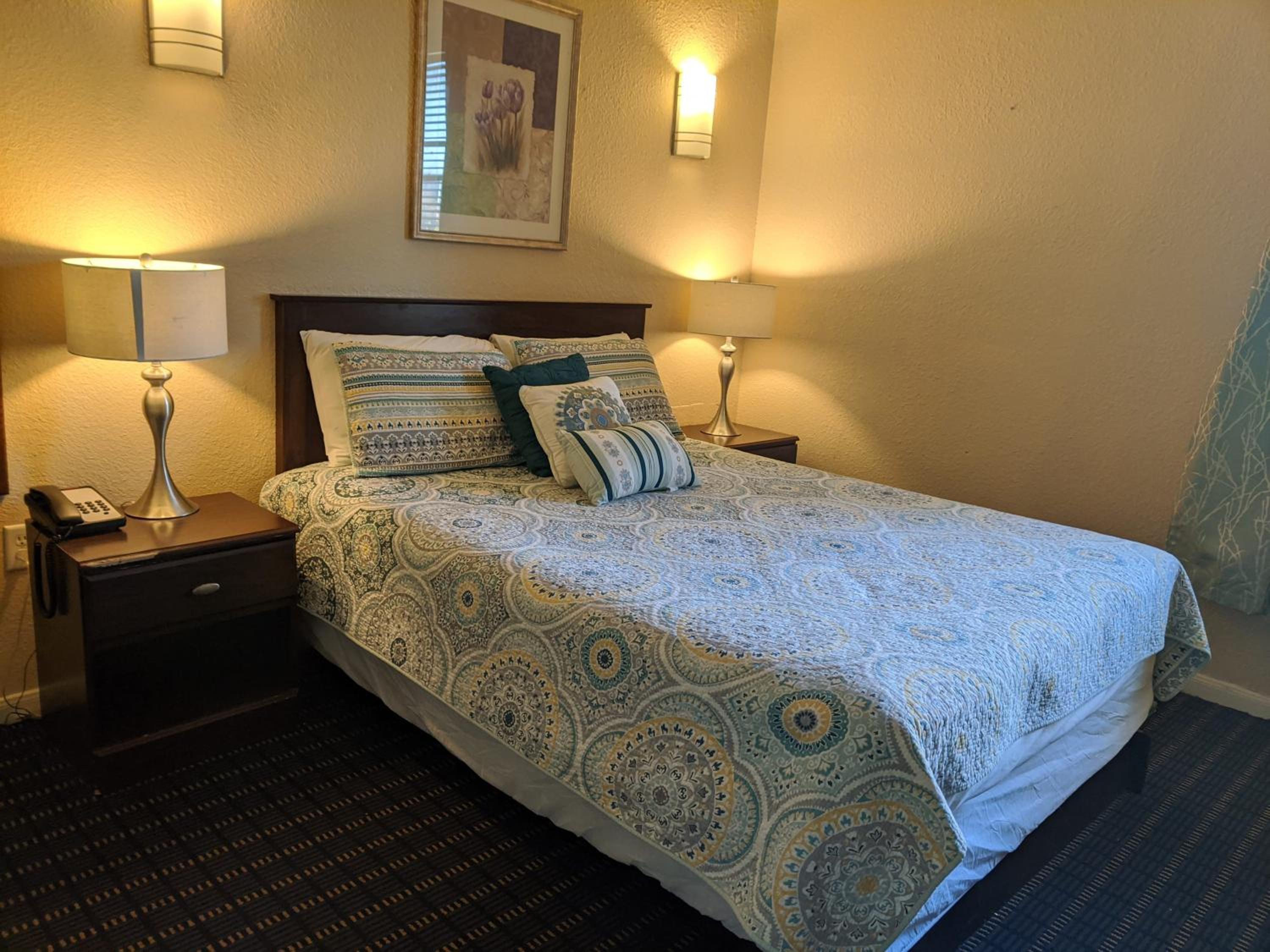 Executive Suite - Photo 1