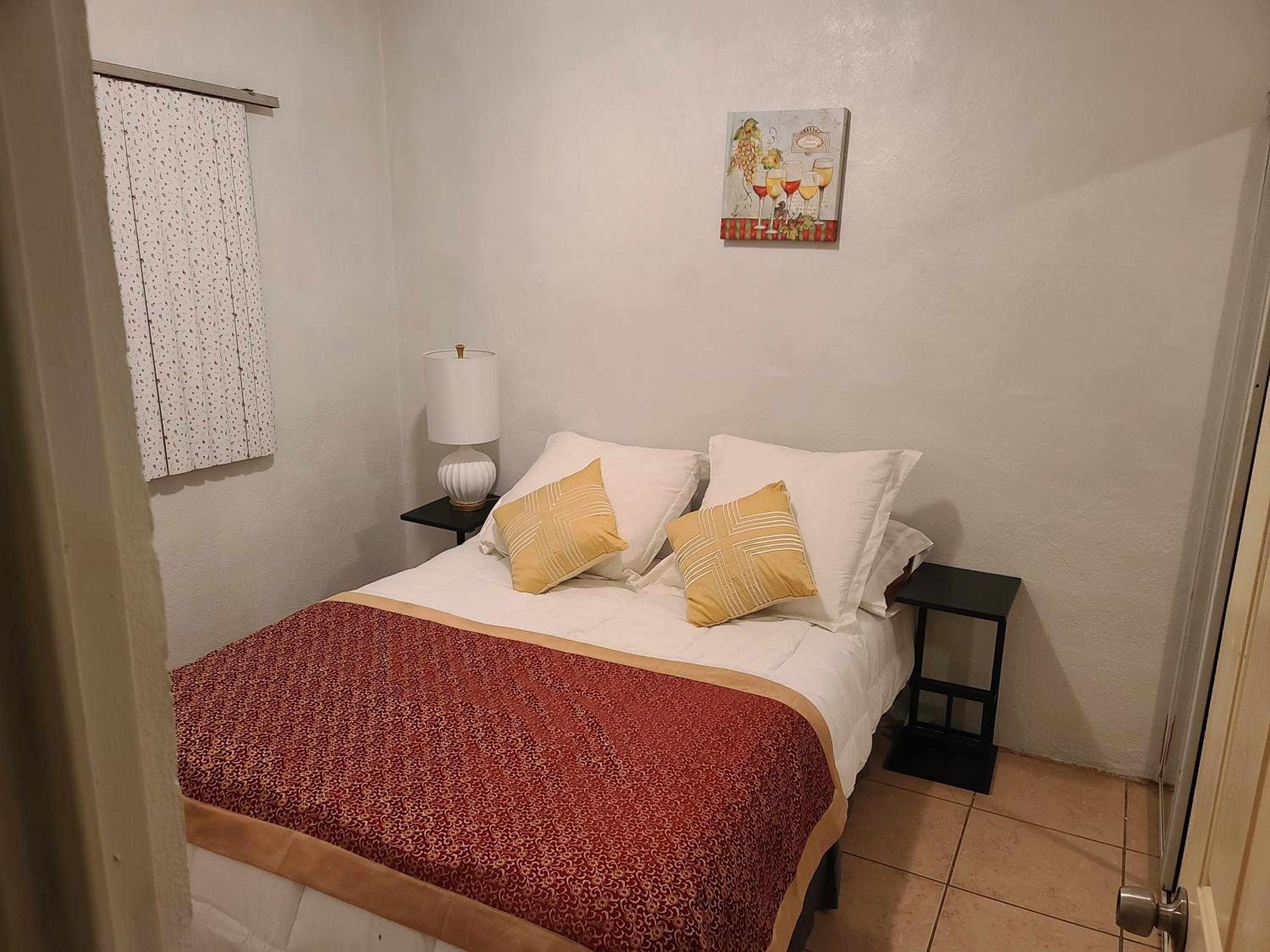 Three-Bedroom House - Photo 9