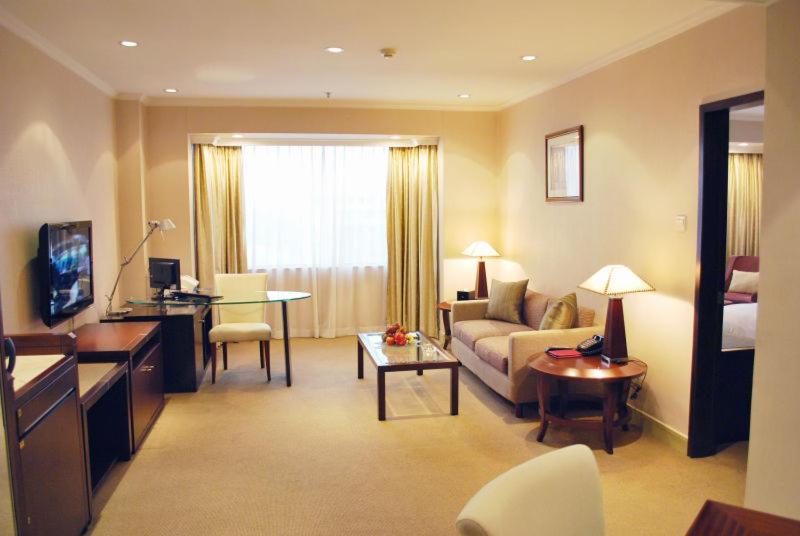 Executive Suite - Photo 1