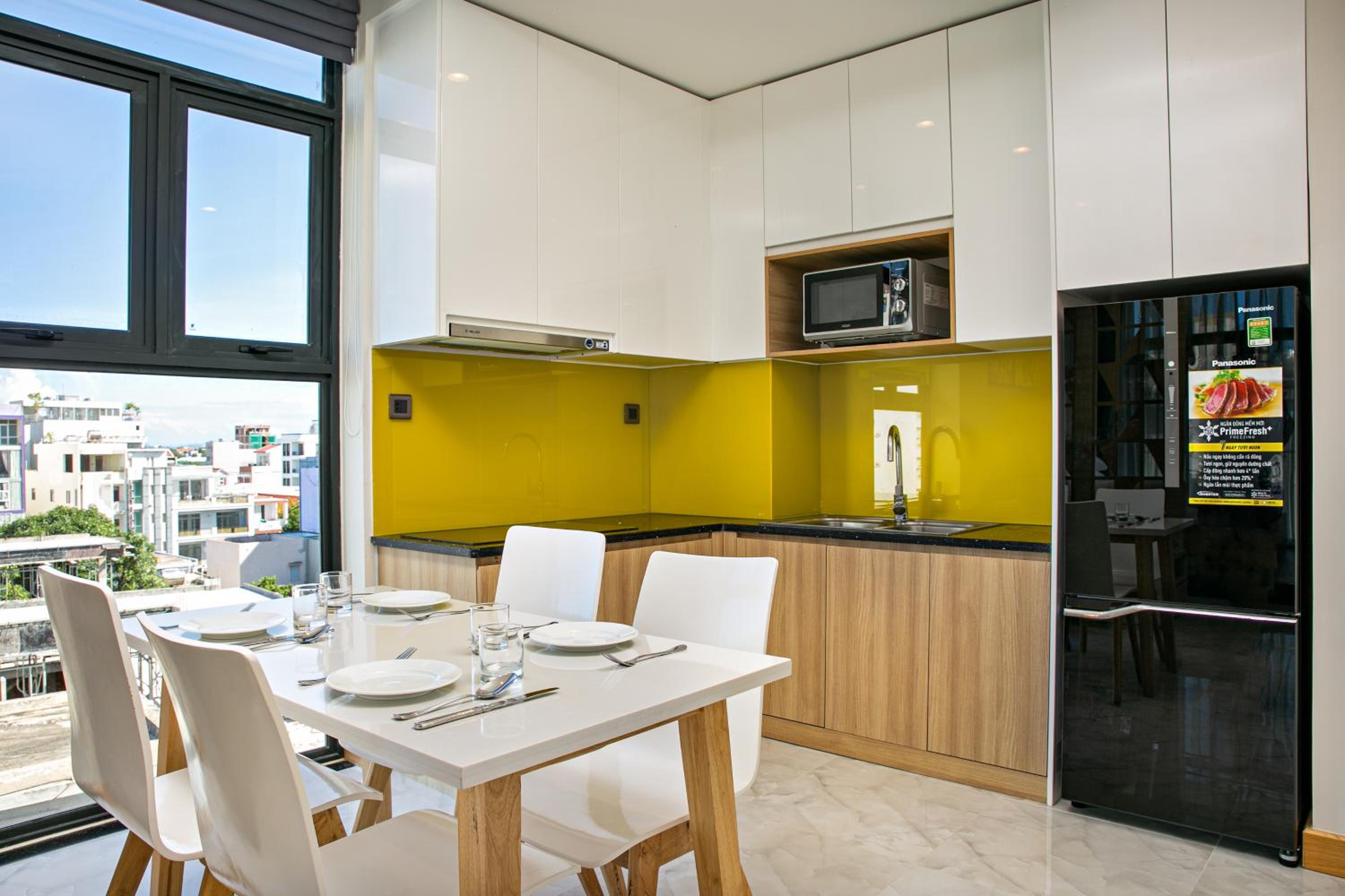 Apartment with Balcony - Photo 3