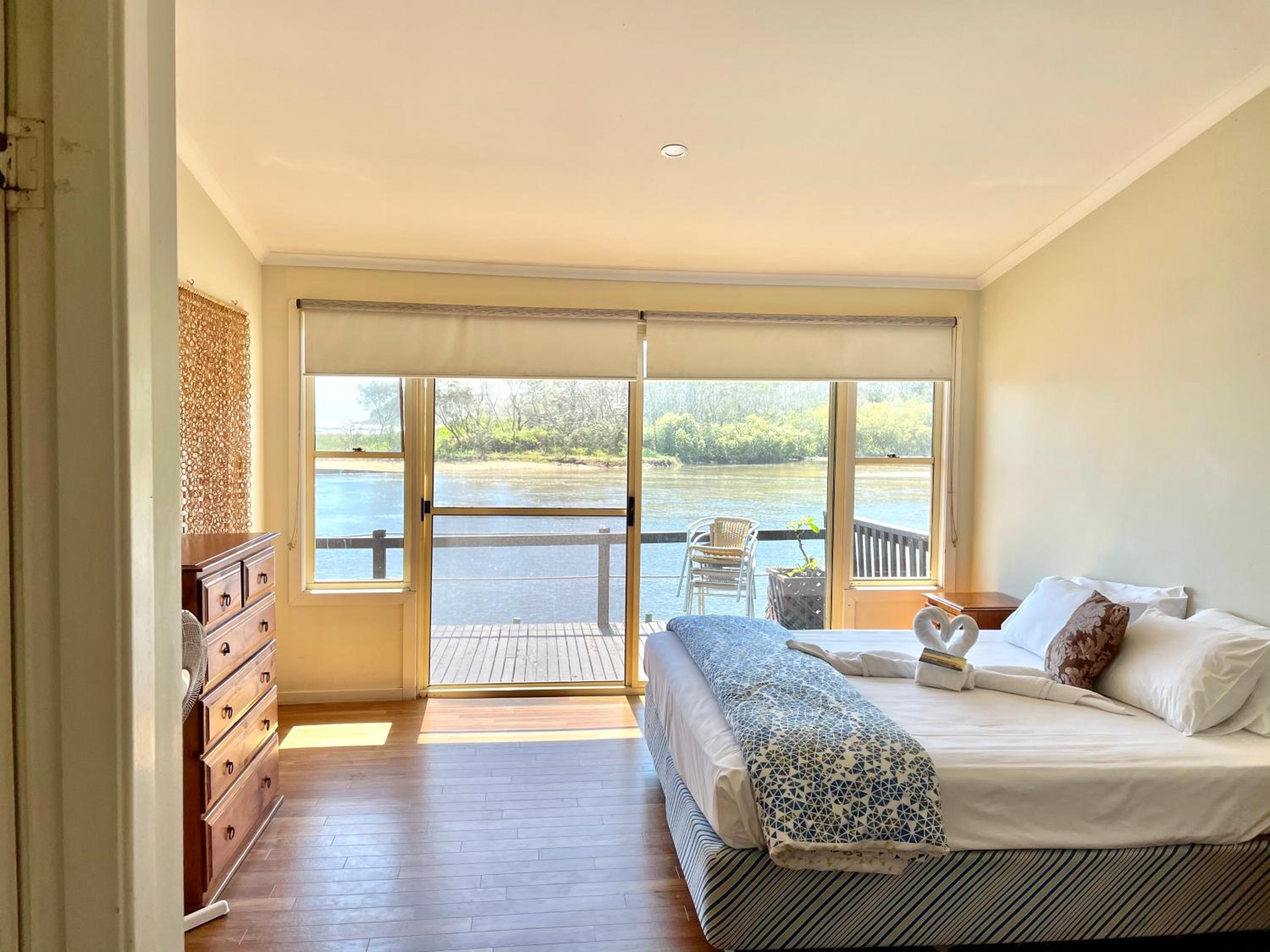 Beachfront Villa photo 1