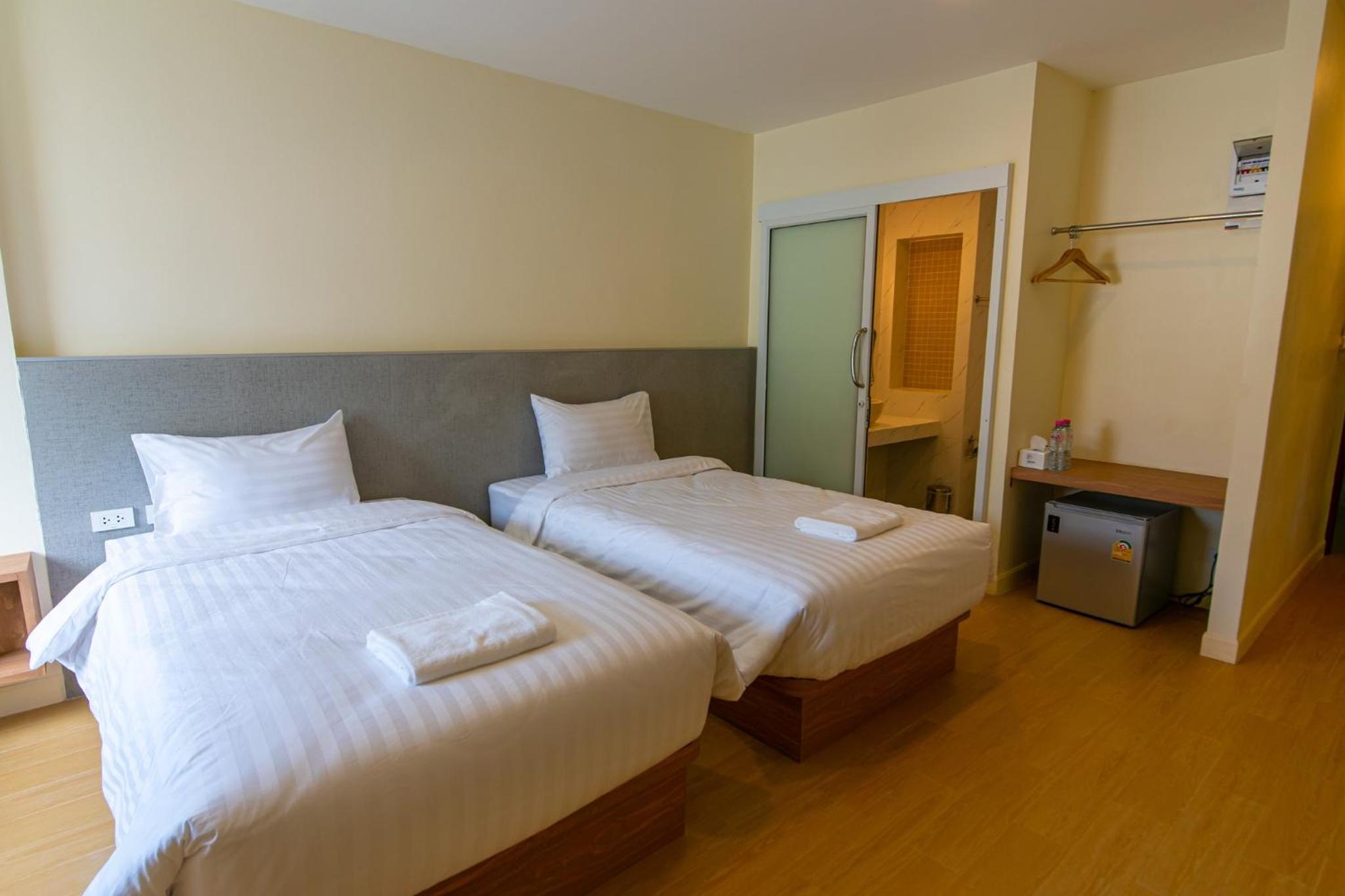 Standard Twin Room - Photo 5