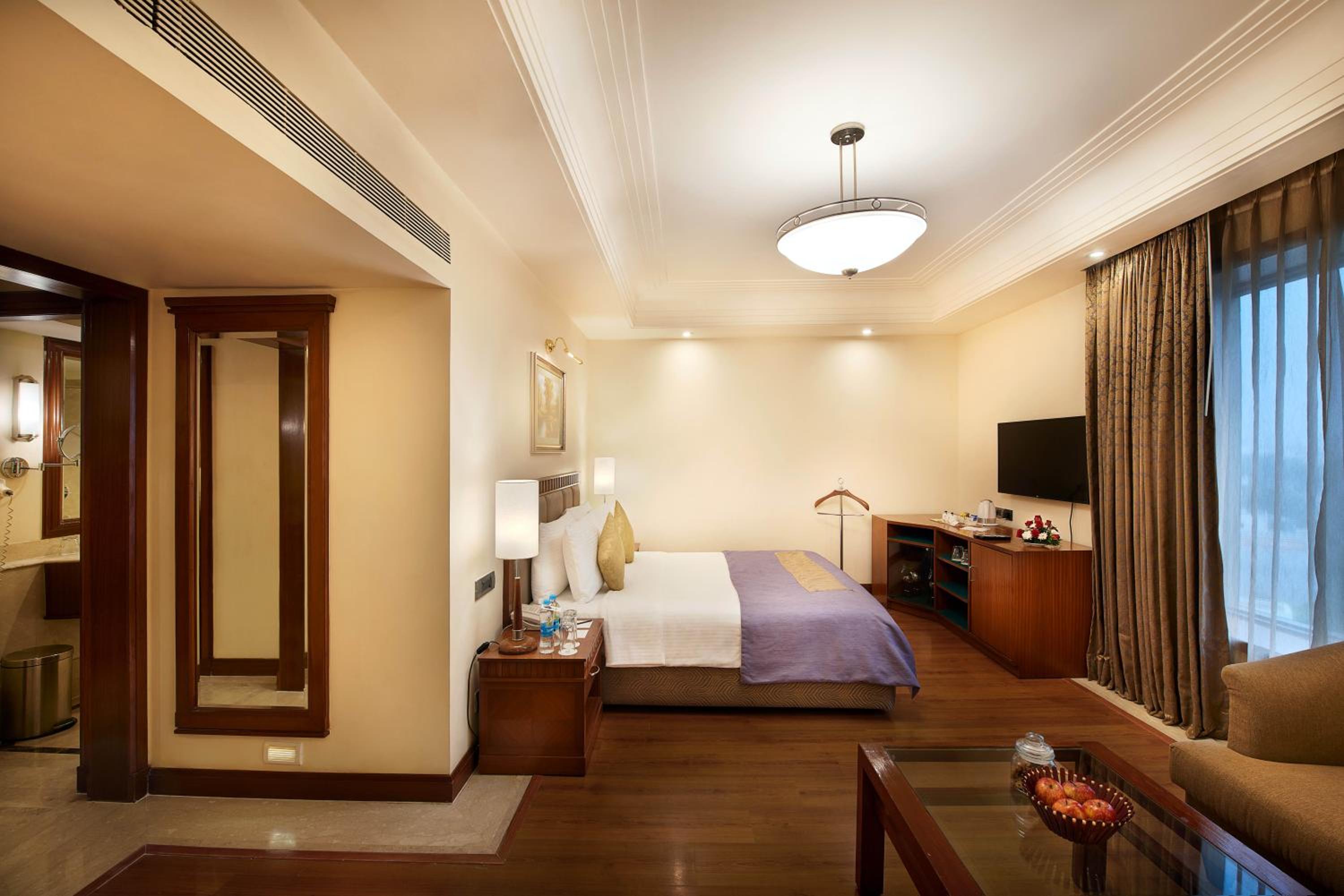 Premier King Room - Photo 2