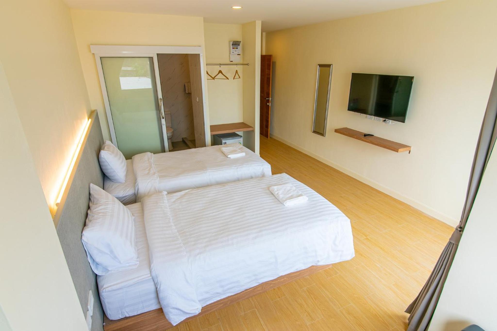 Twin Room with Balcony photo 2