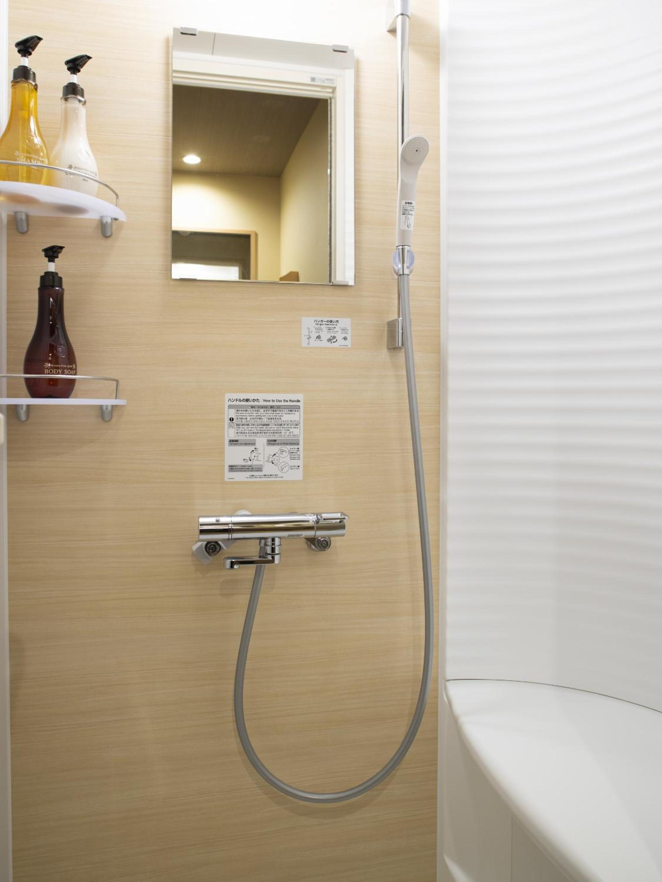 Double Room for Single Use - Non-Smoking thumbnail 6
