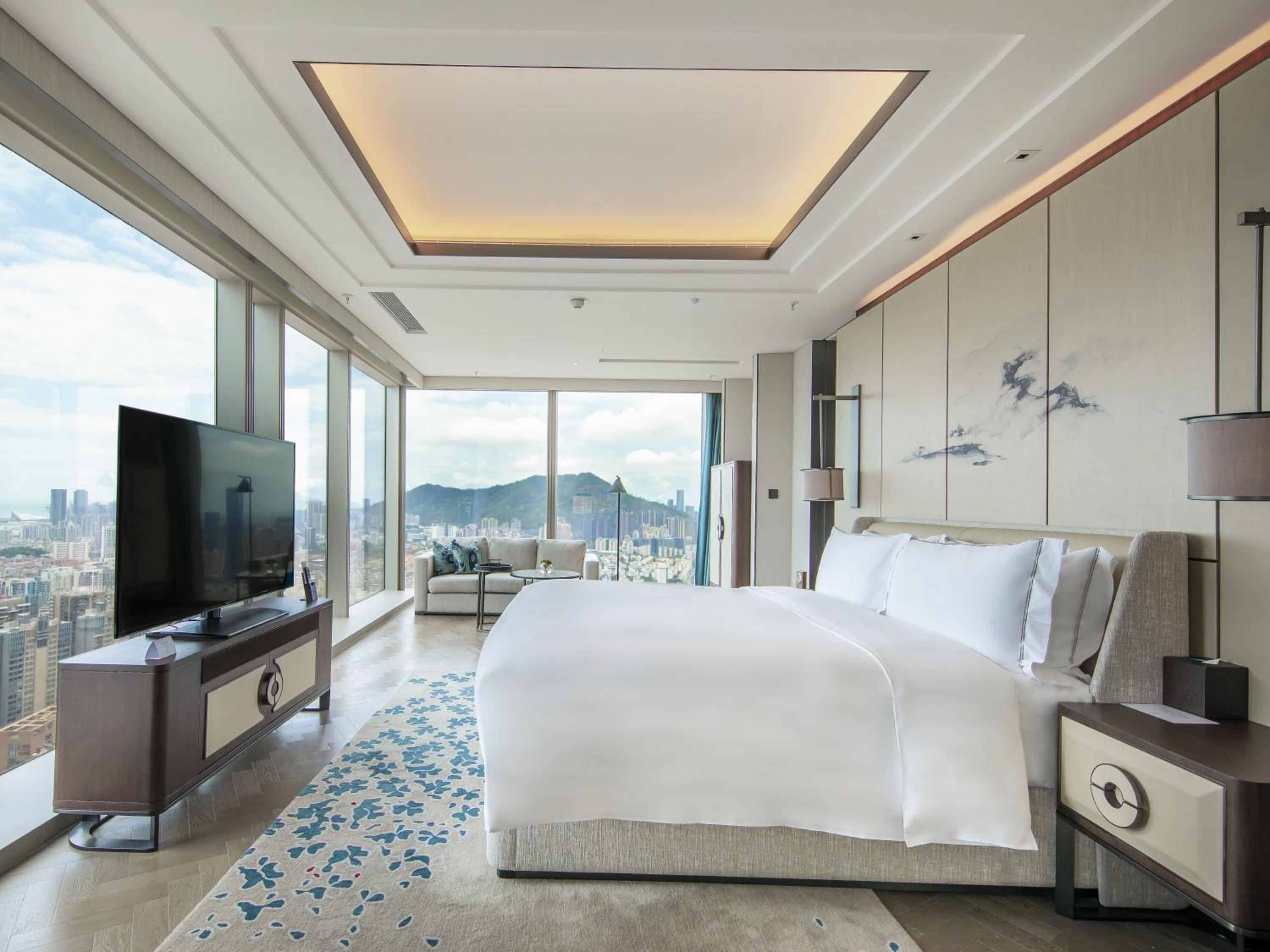 Premier King Room with City and Sea View - Photo 1