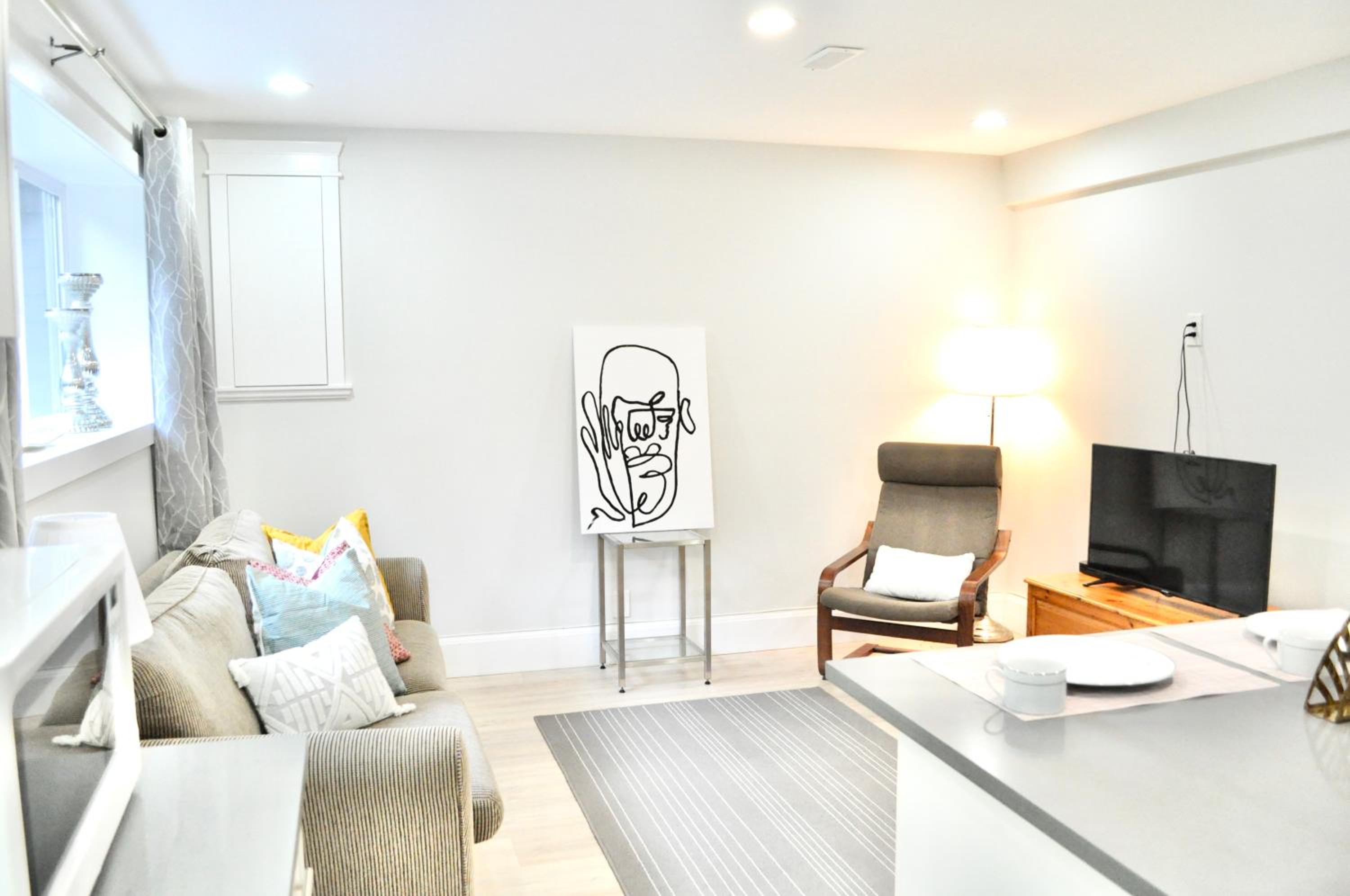 One-Bedroom Apartment photo 2