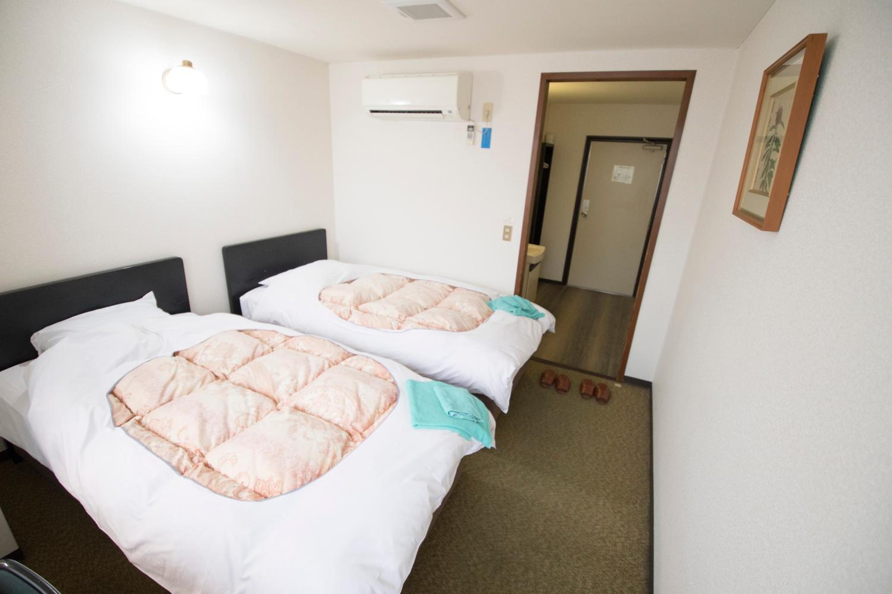 Small Twin Room photo 2