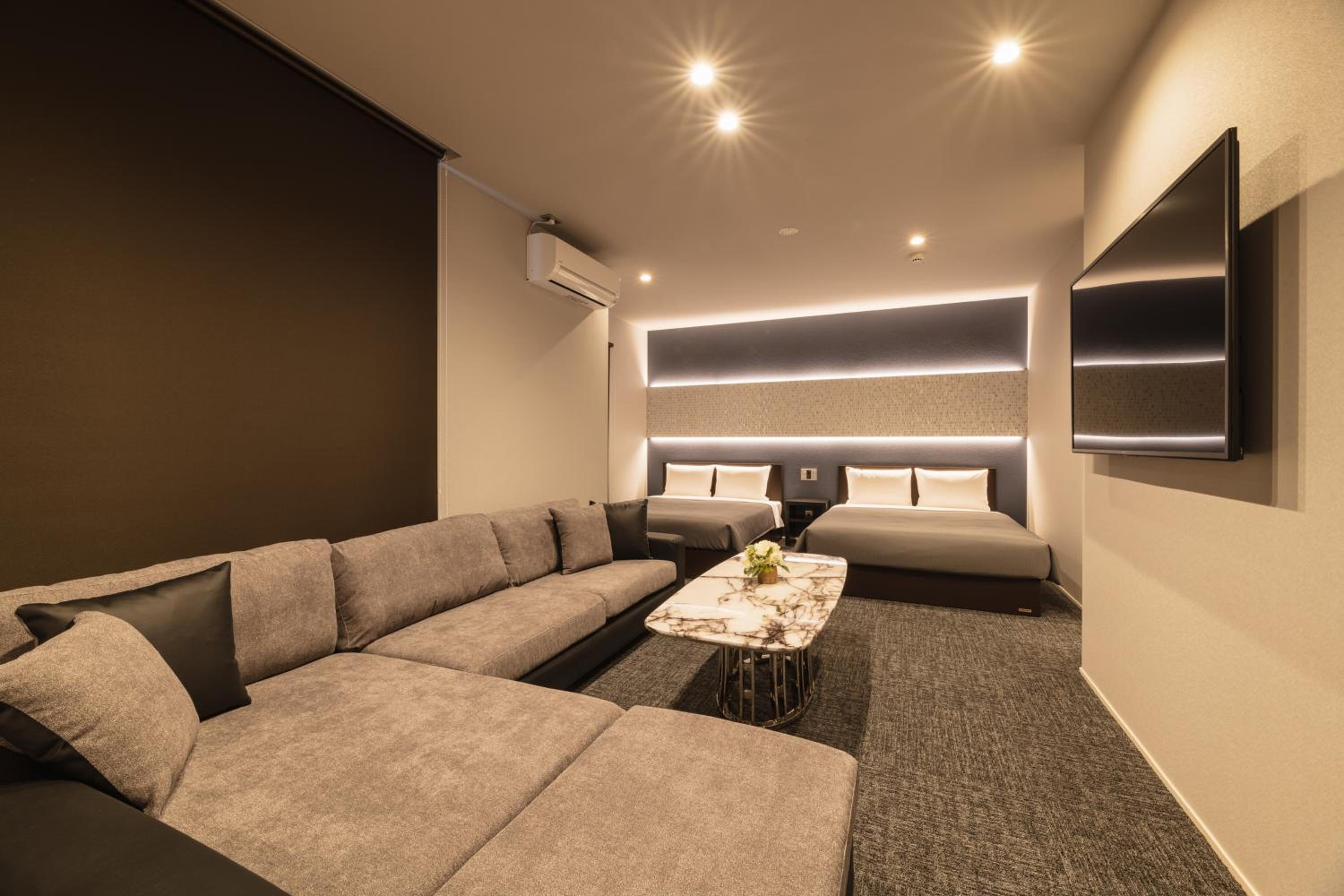 Deluxe Suite - Photo 10