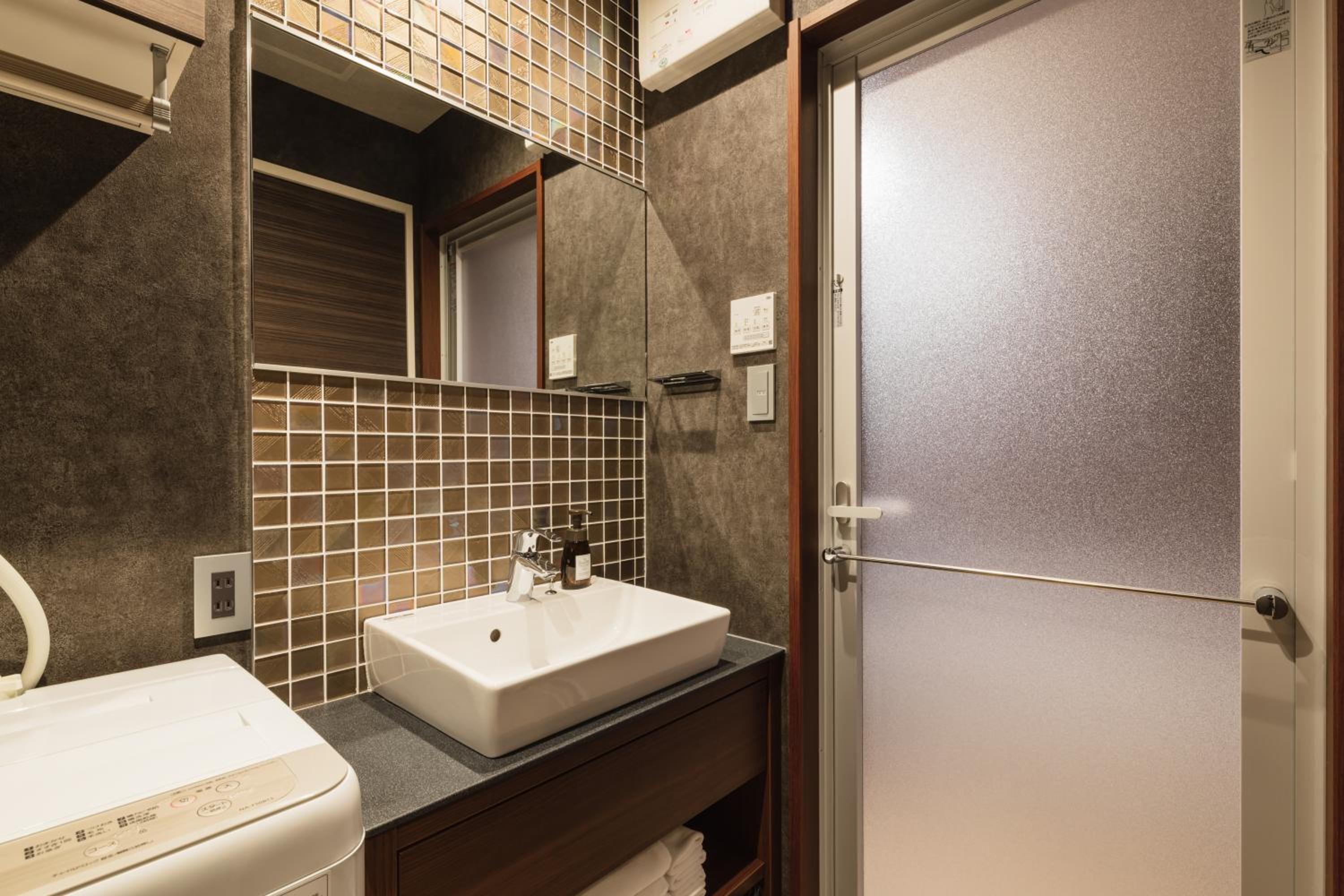 Standard Twin Room - Photo 4