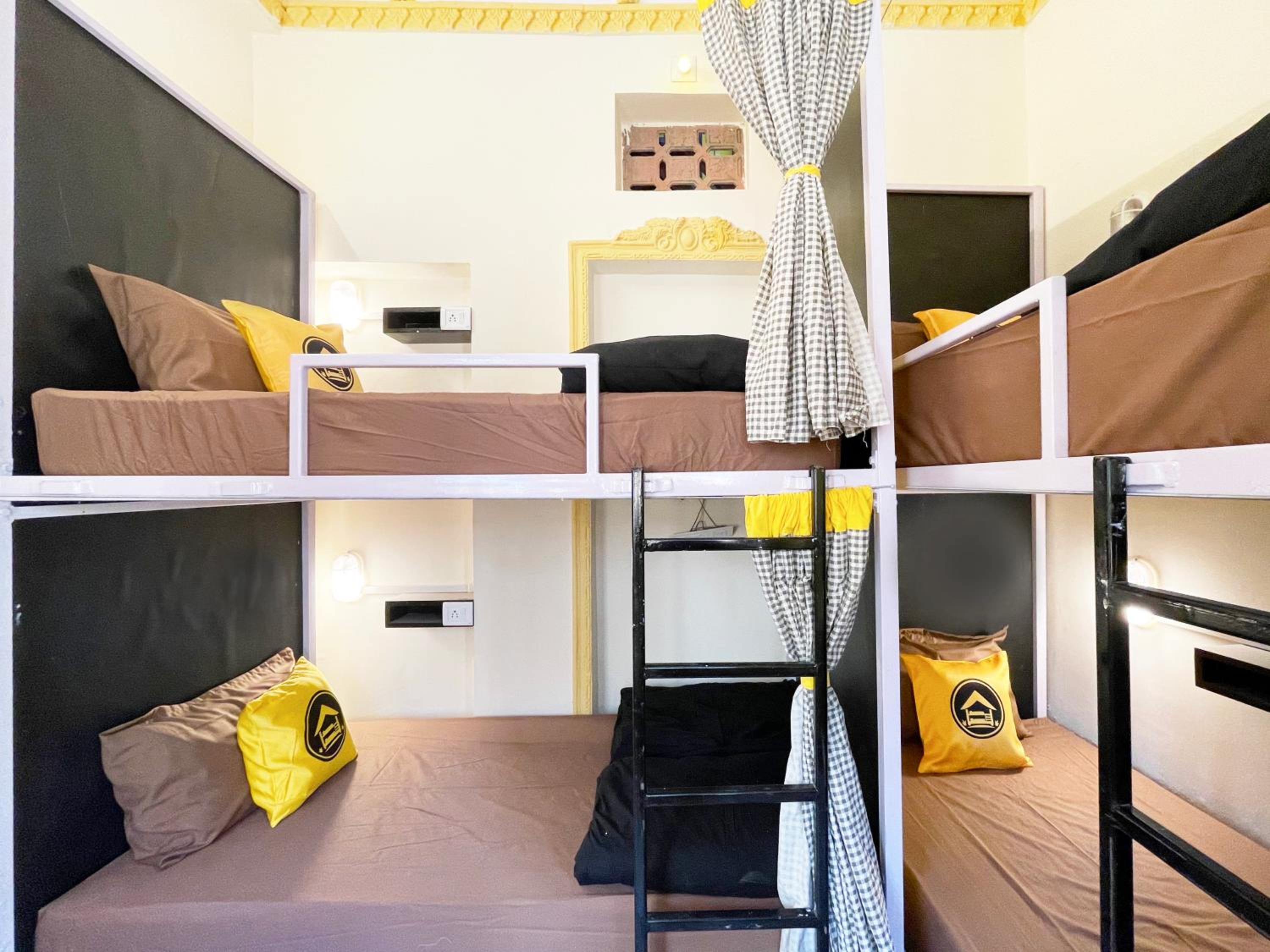 Bed in 6-Bed Mixed Dormitory Room photo 1