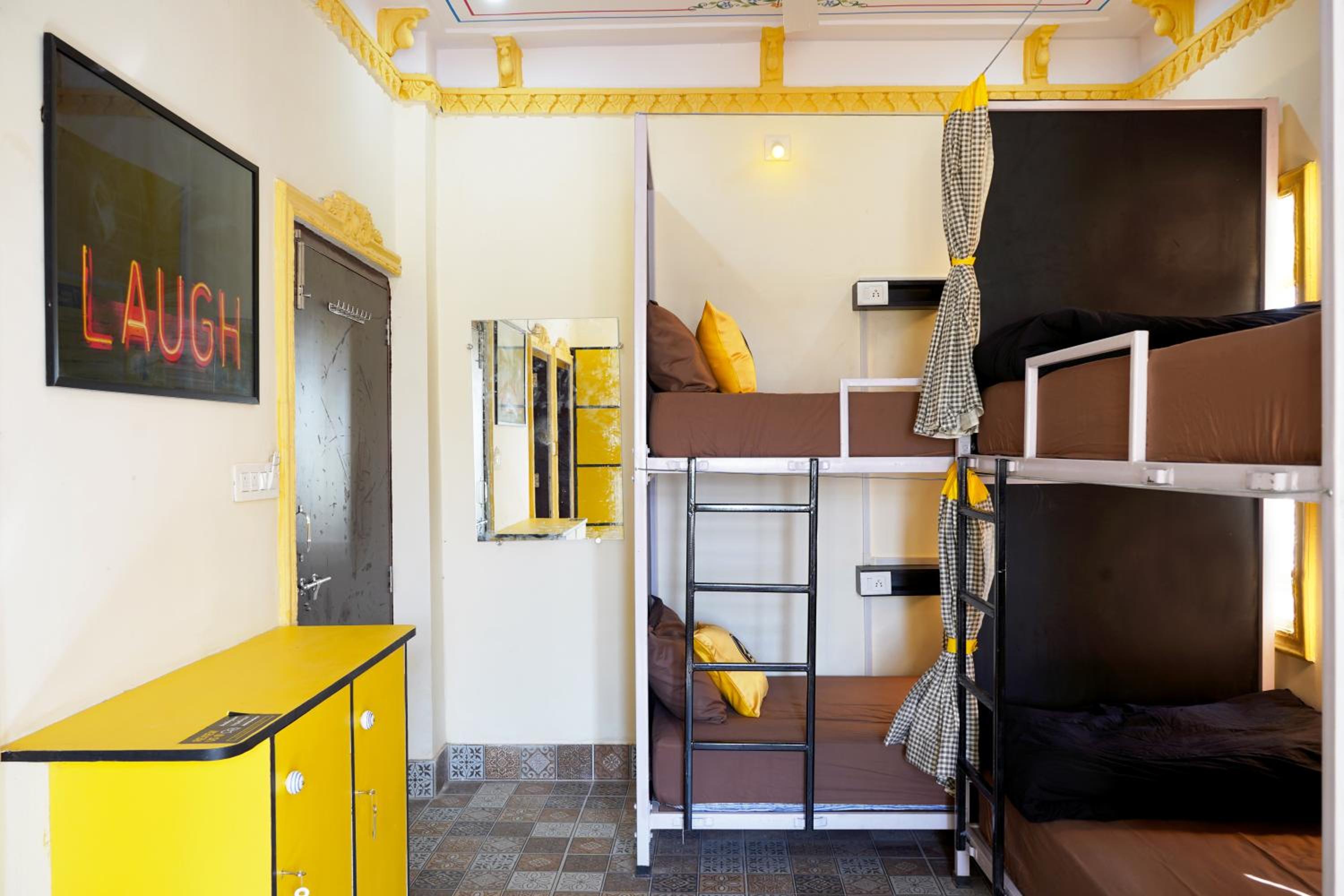 Bed in 6-Bed Mixed Dormitory Room photo 3