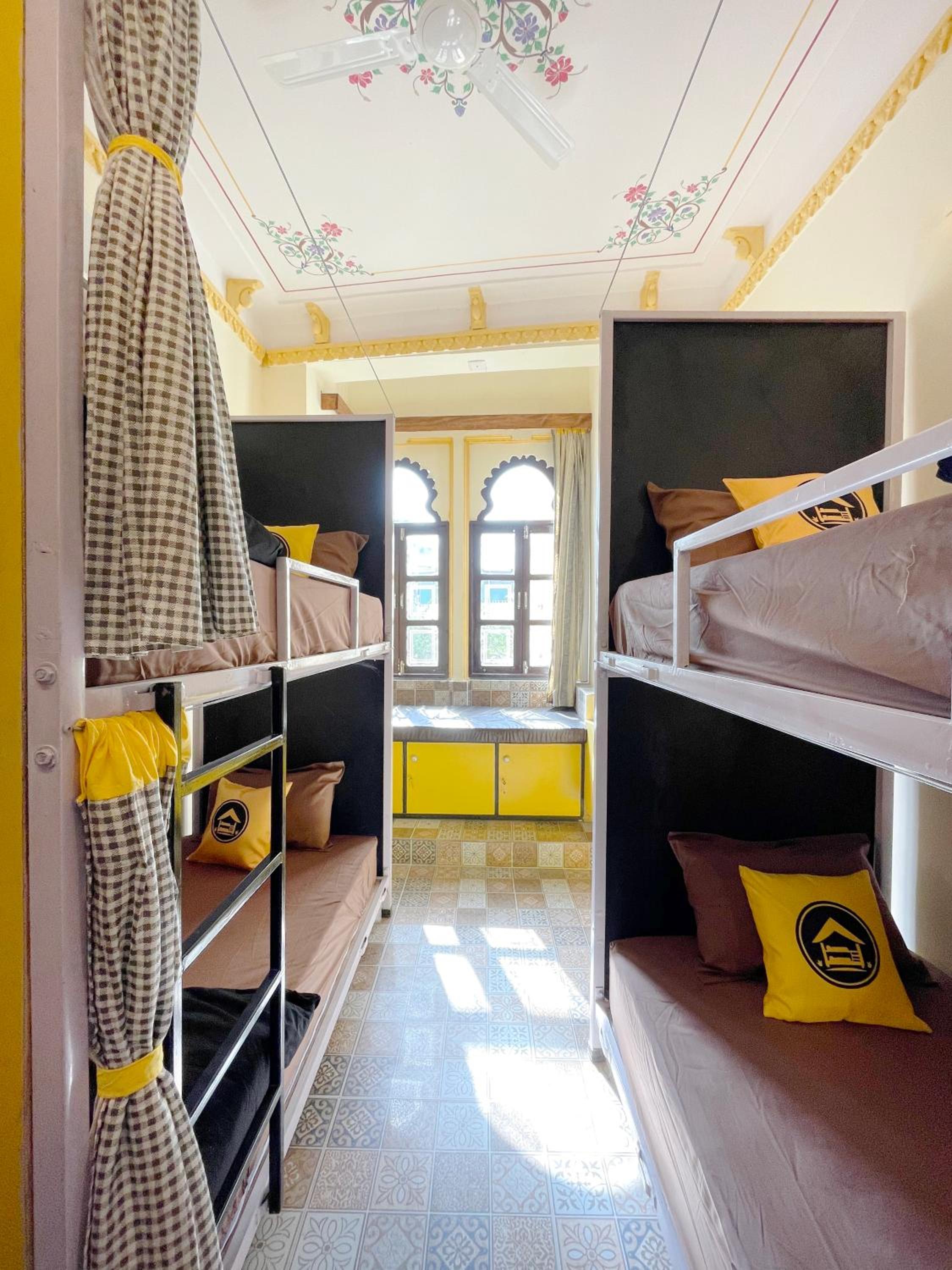 Bed in 6-Bed Mixed Dormitory Room photo 2