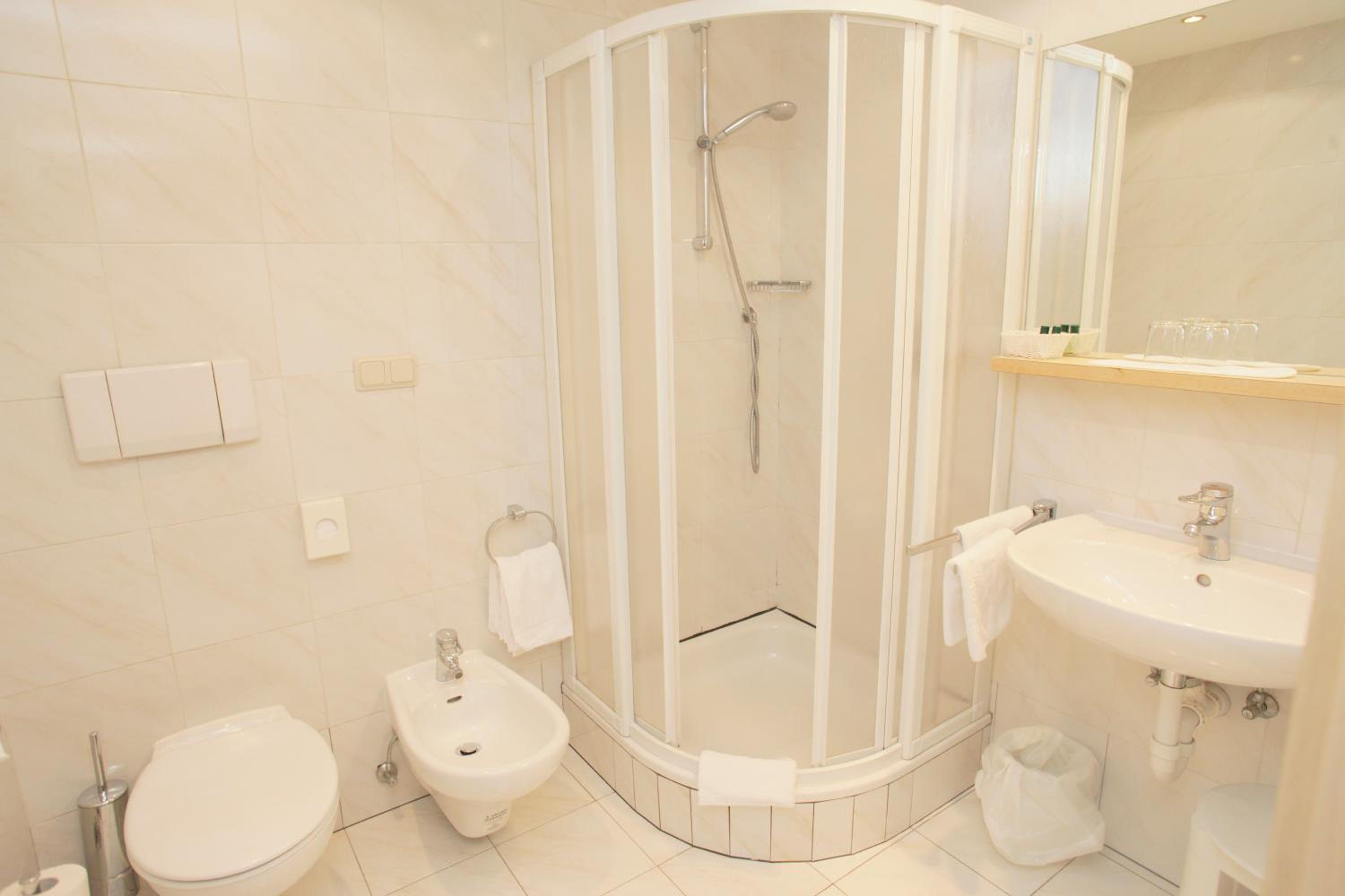 Standard Double Room - Photo 6