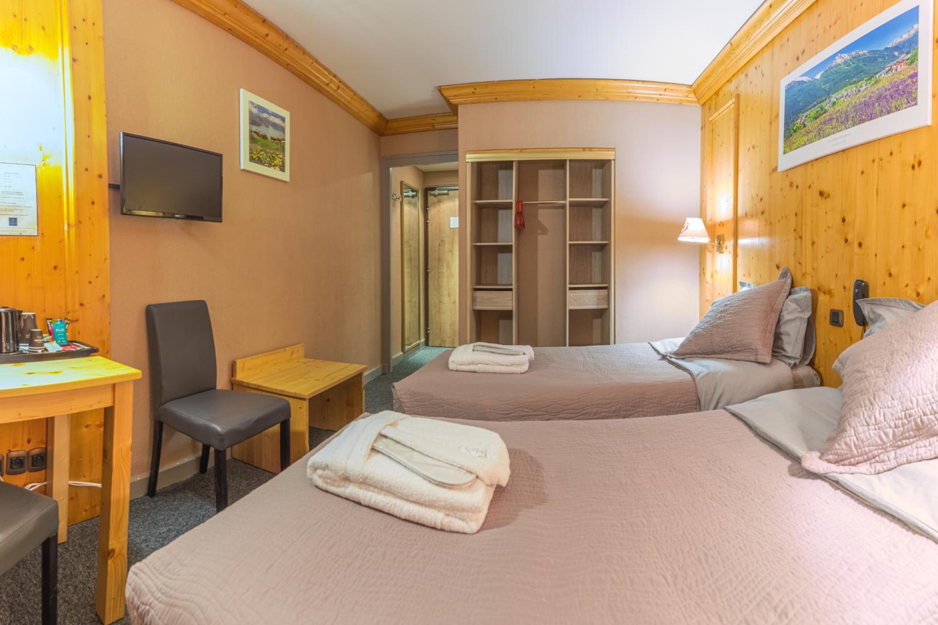 Twin Room - Photo 1