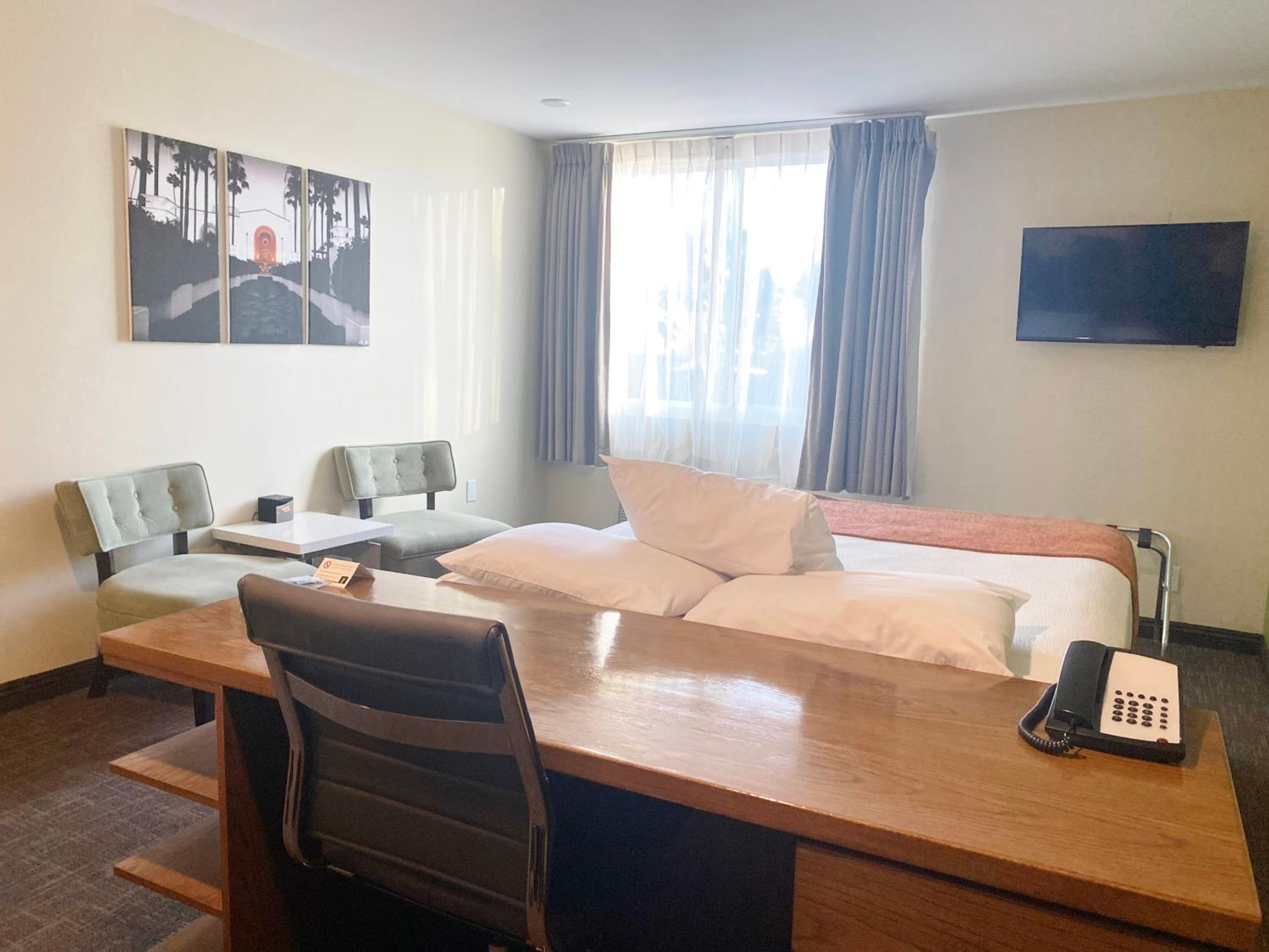 Standard Queen Room