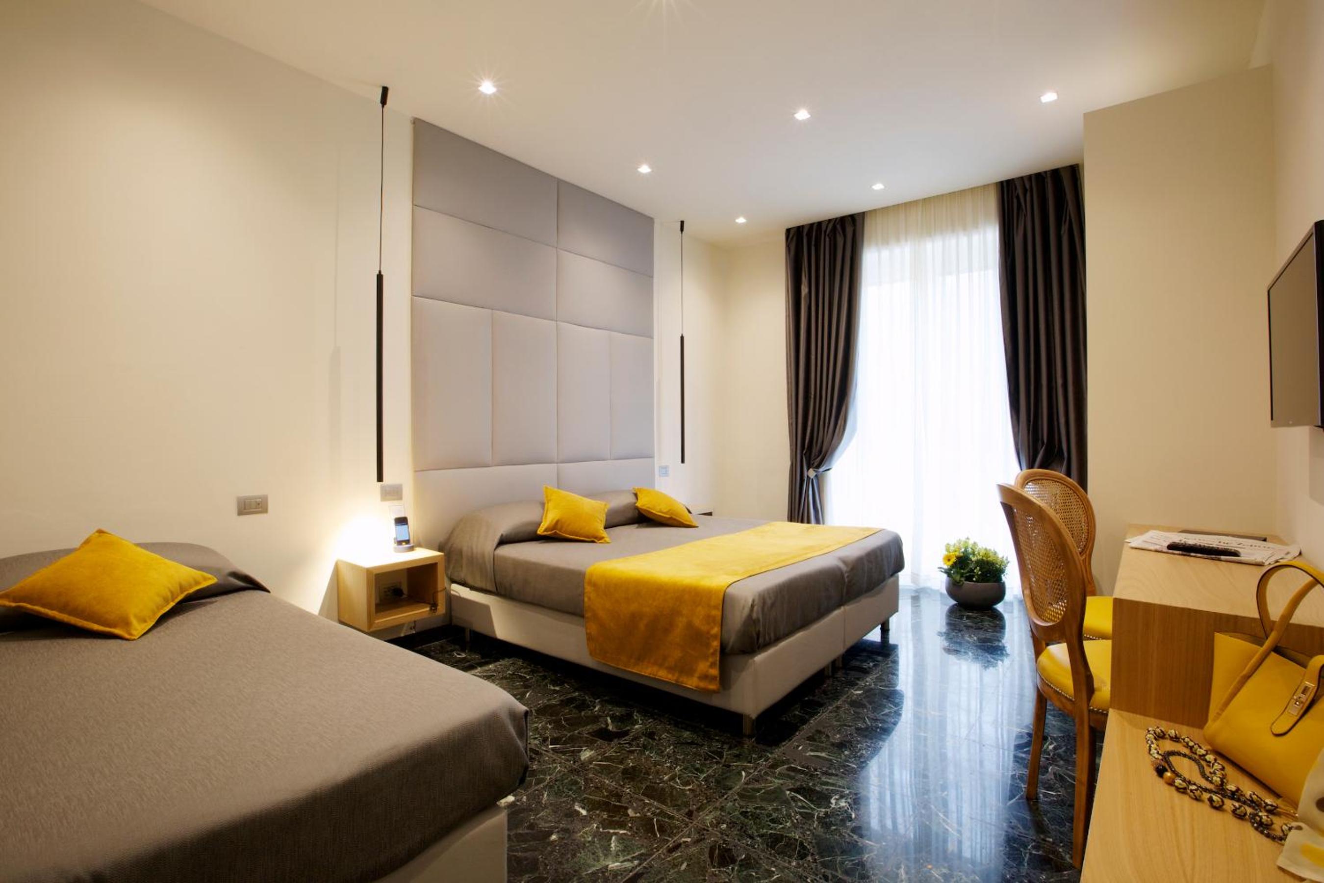 Quarto Triplo com Varanda.