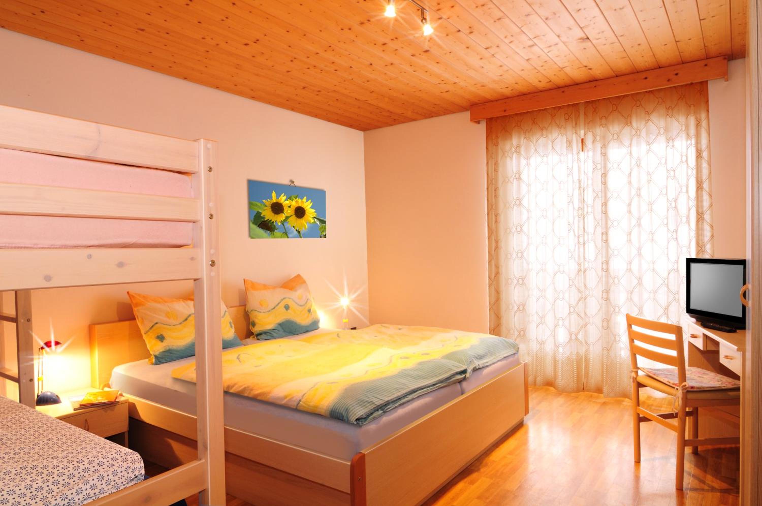 Double Room with Balcony - Photo 3