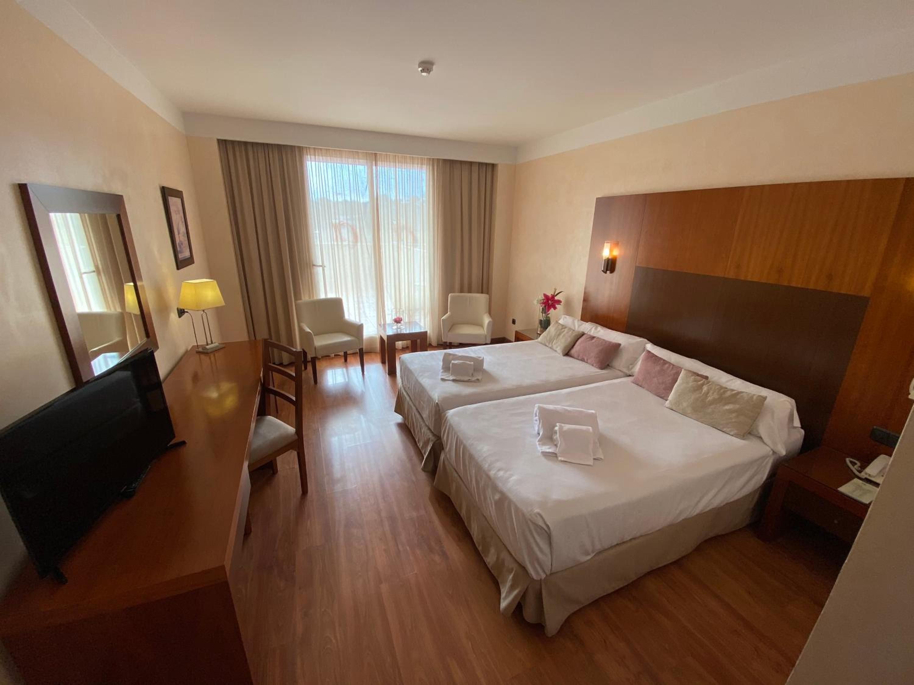 Double or Twin Room - Photo 4