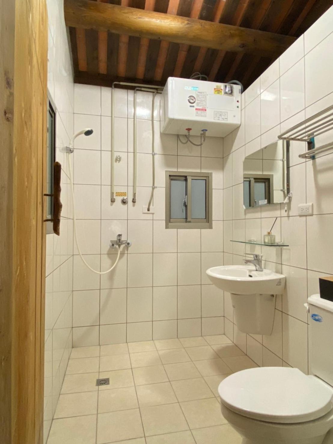 Double Room with Shared Bathroom photo 3