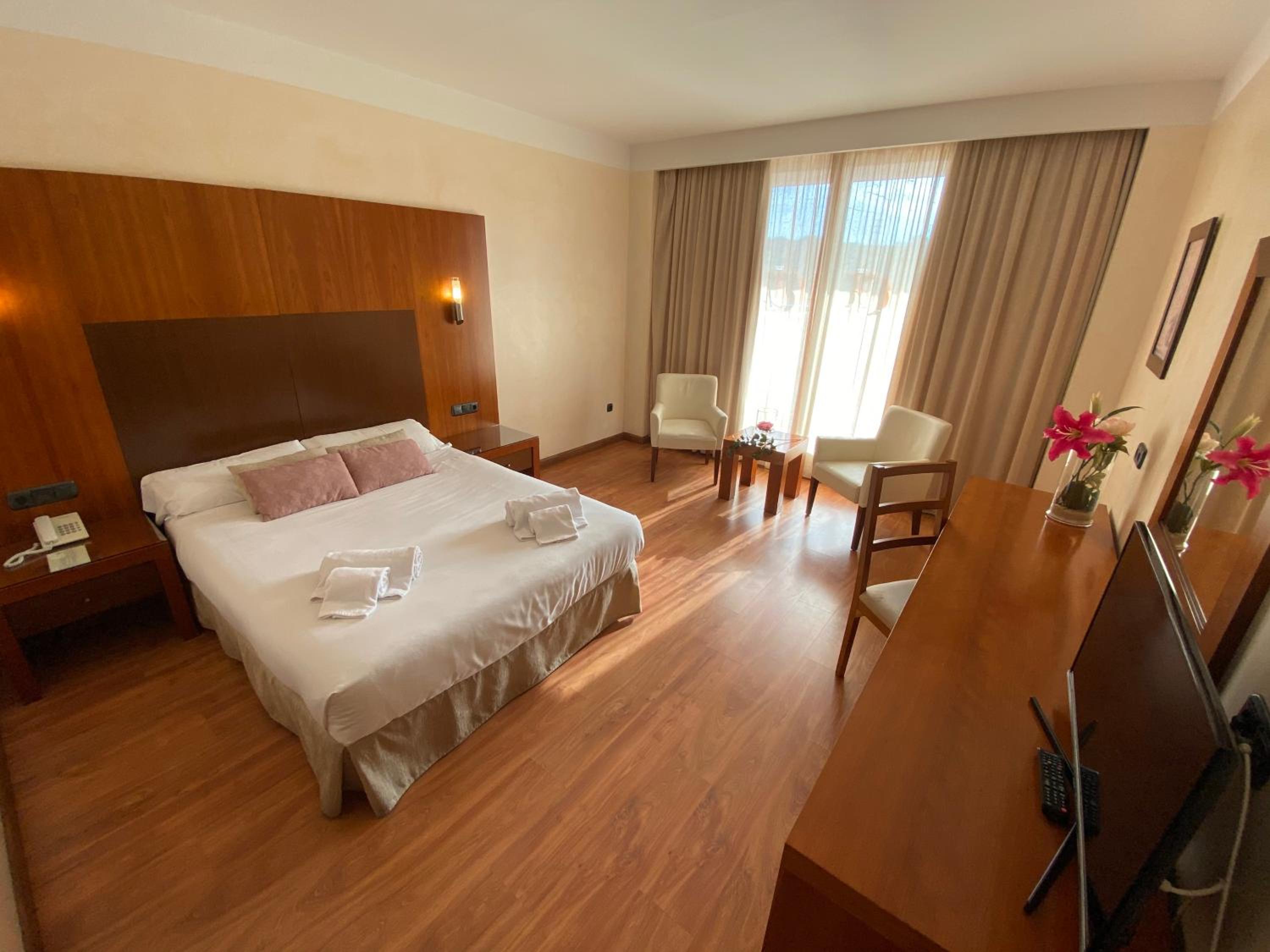 Double or Twin Room - Photo 5