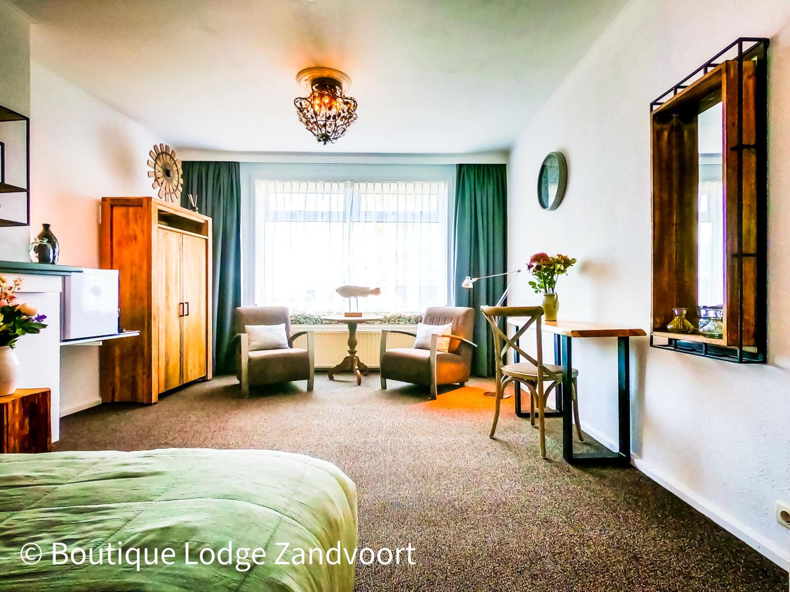Deluxe Double Room - Photo 11