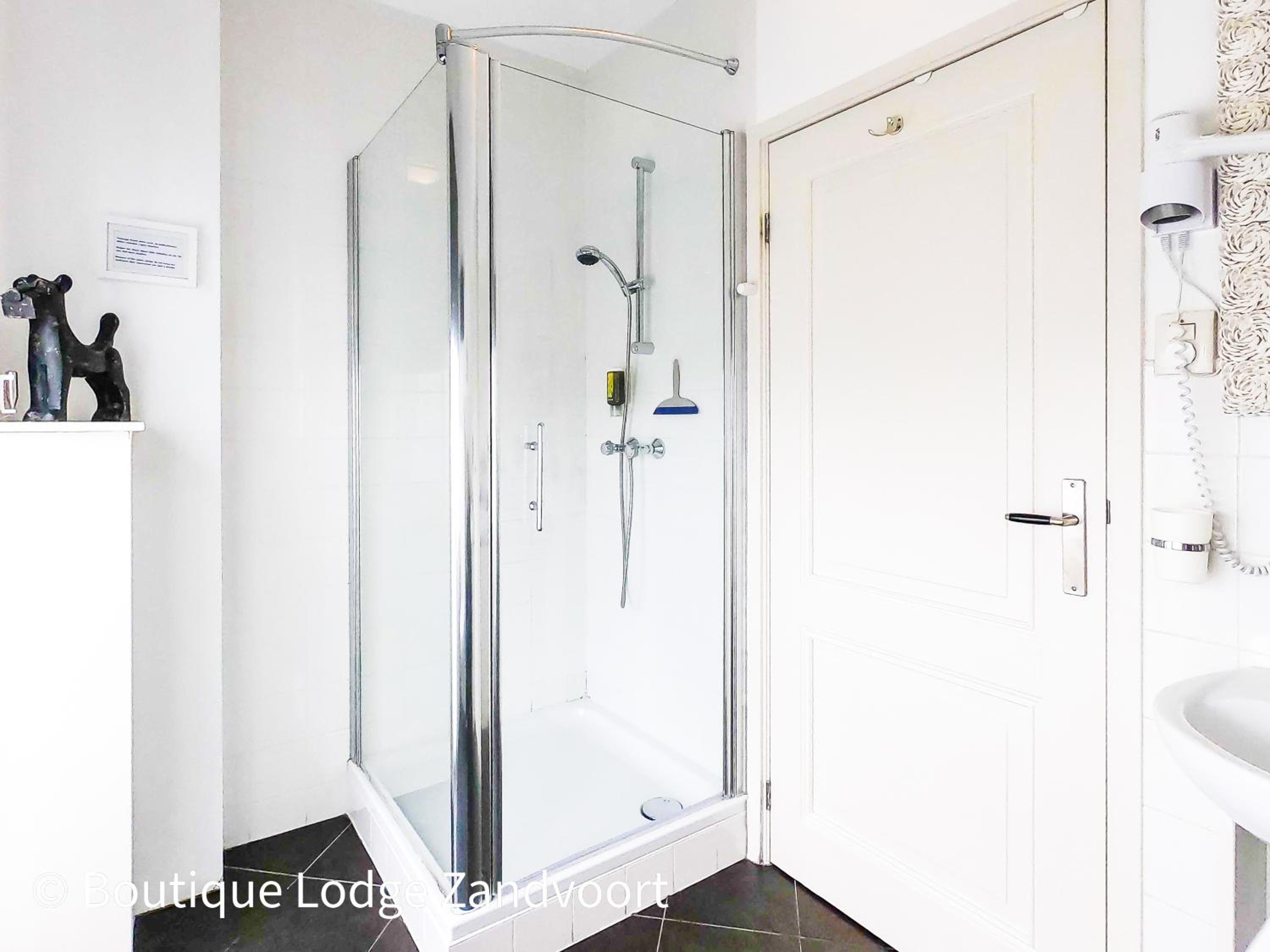 Standard Double Room - Photo 4