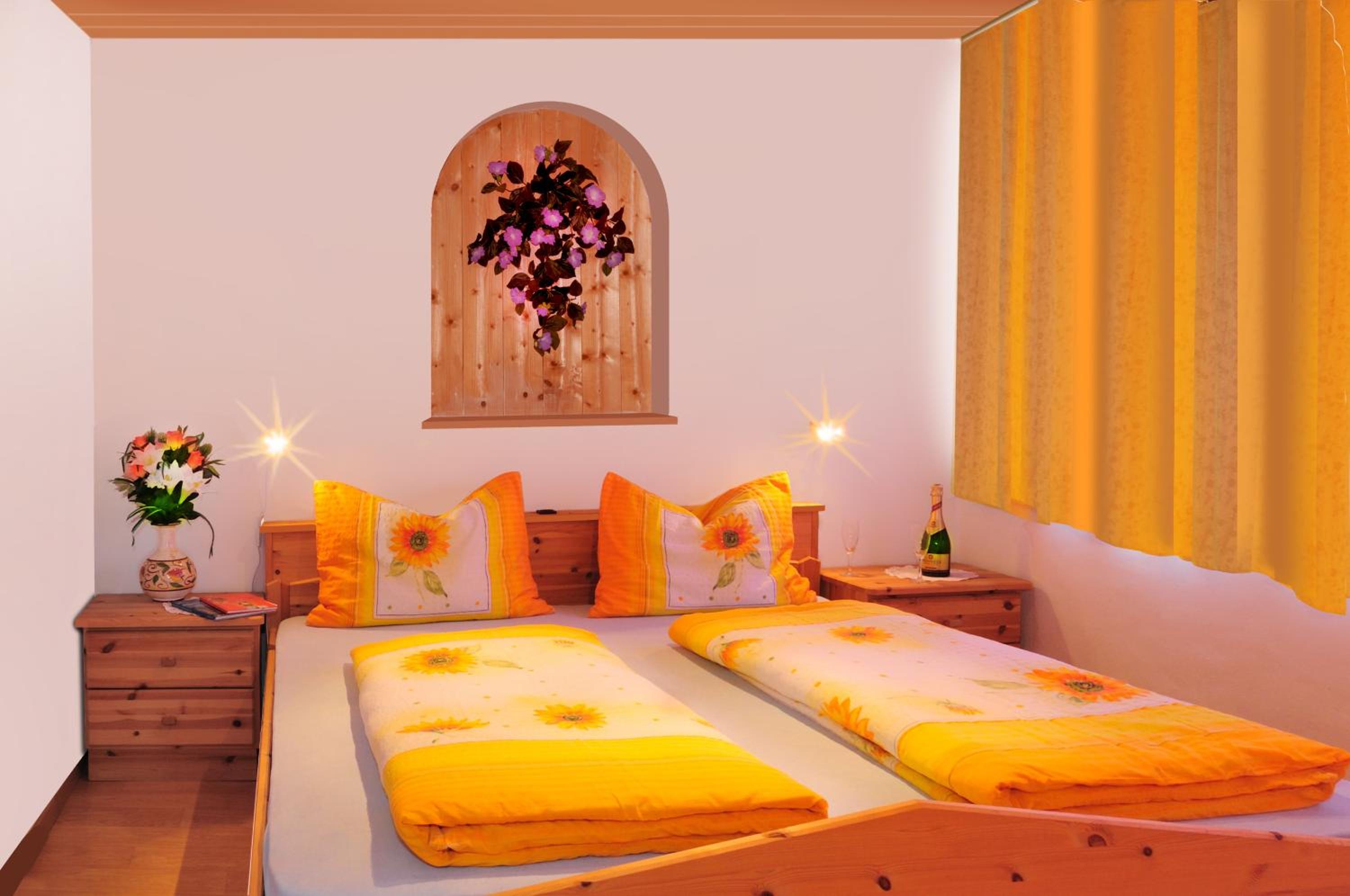 Double Room with Balcony - Photo 4