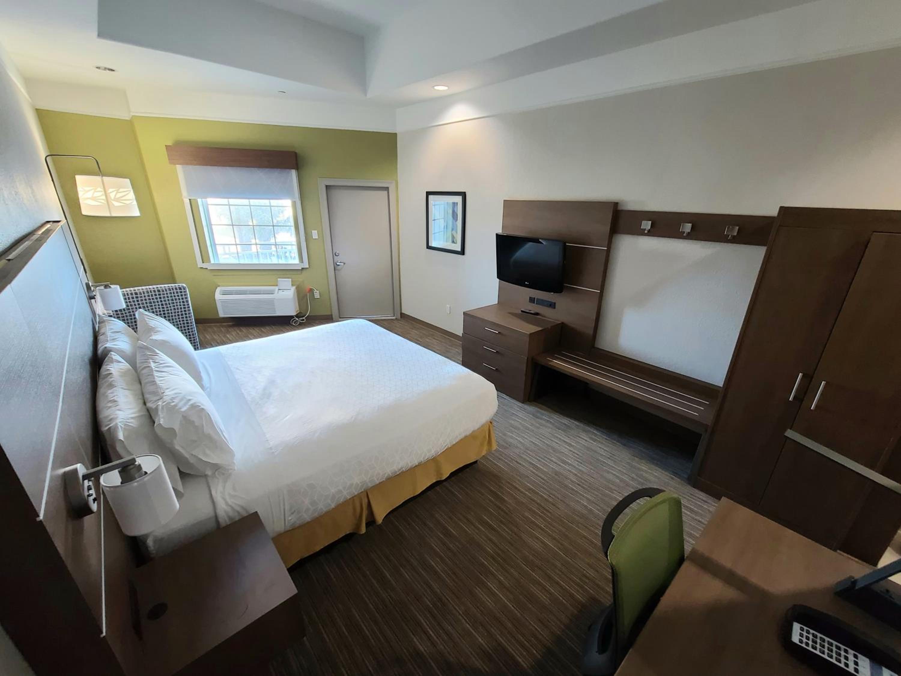 Standard King Room - Photo 2