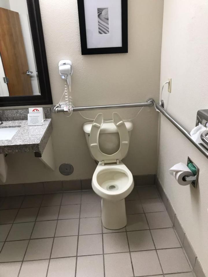 King Room with Roll-In Shower - Accessible/Non-Smoking photo 2