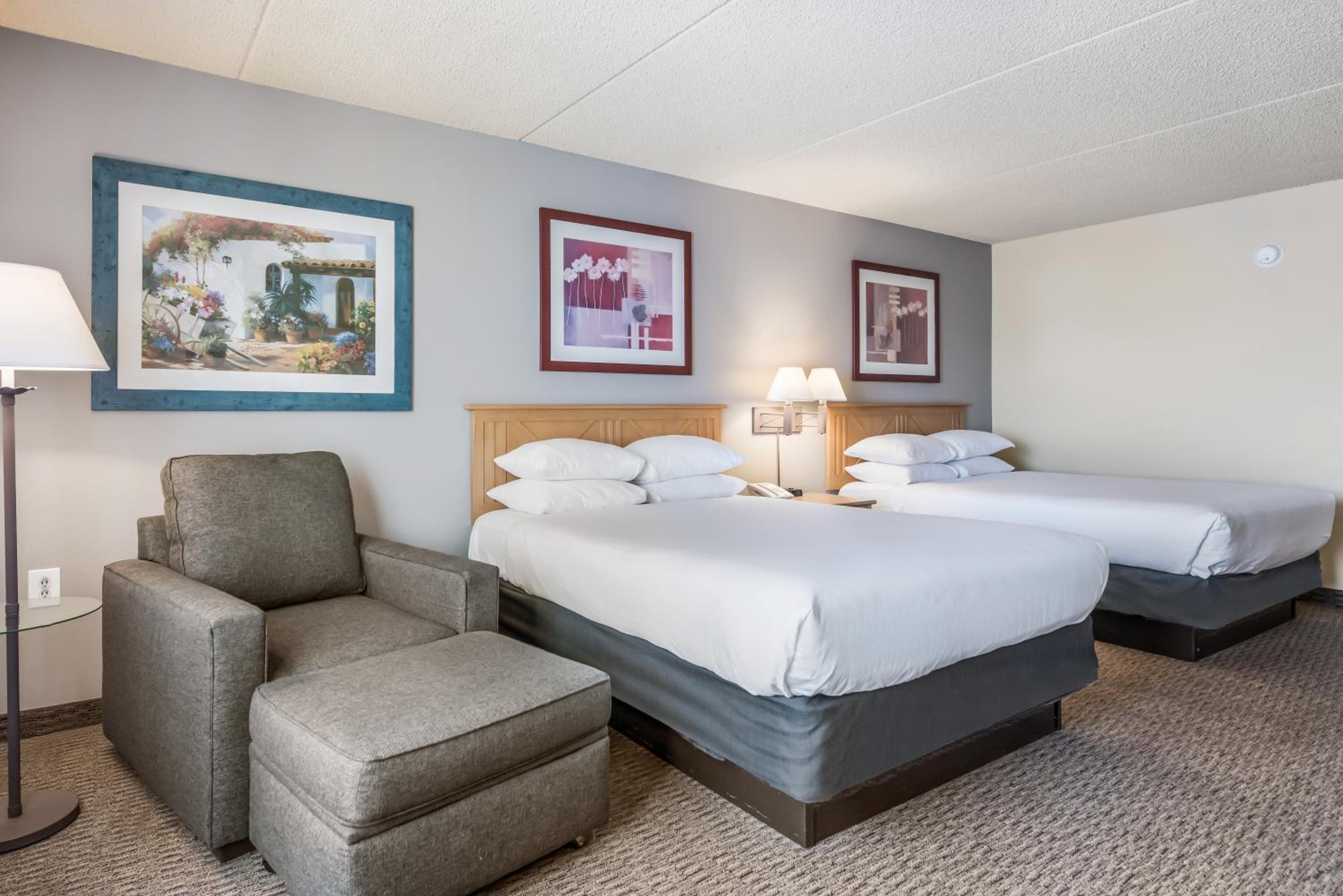 Deluxe Queen Room with Two Queen Beds - Photo 2