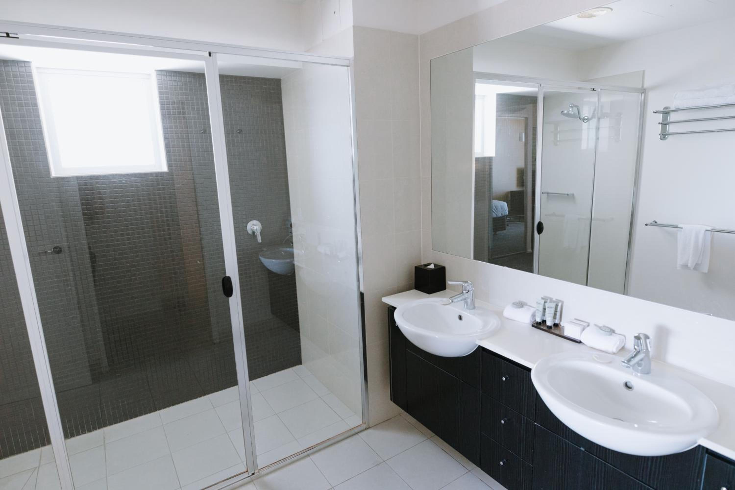 One-Bedroom Pool View Suite - Photo 8