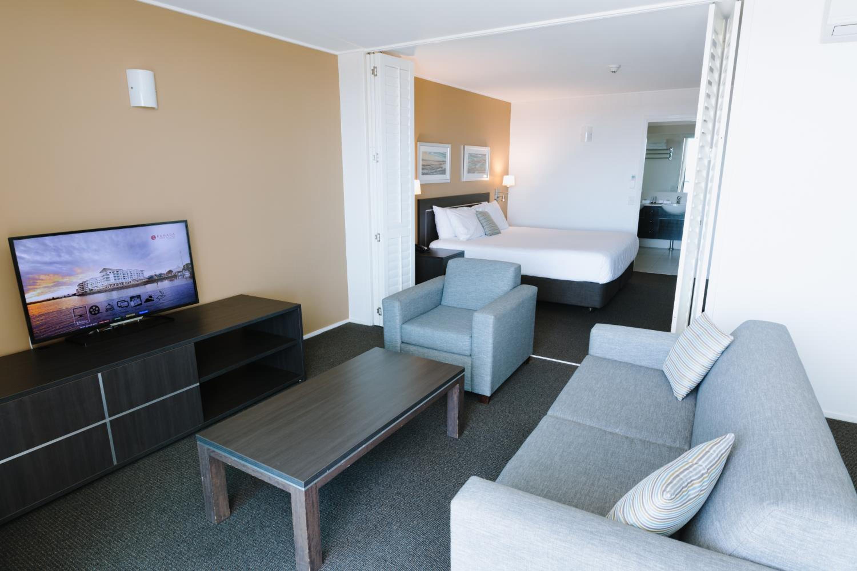One-Bedroom Pool View Suite - Photo 2