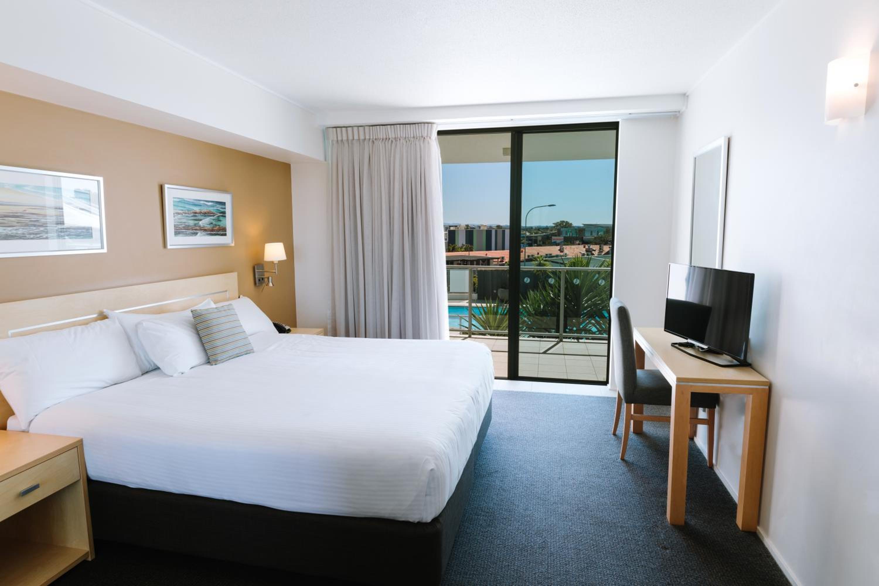 One-Bedroom Pool View Suite - Photo 6