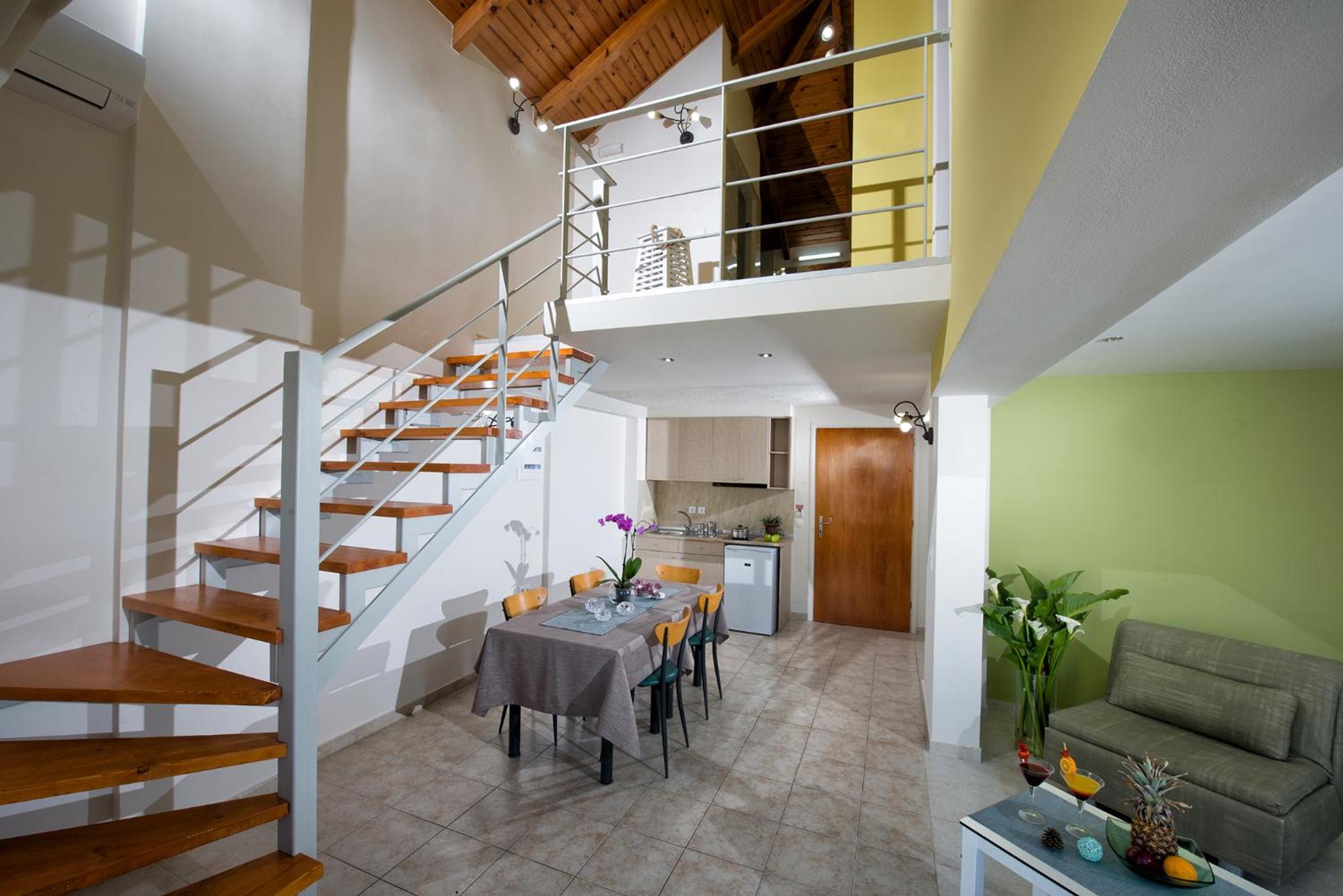Superior Two Bedroom Apartment with Pool View - Split Level photo 2