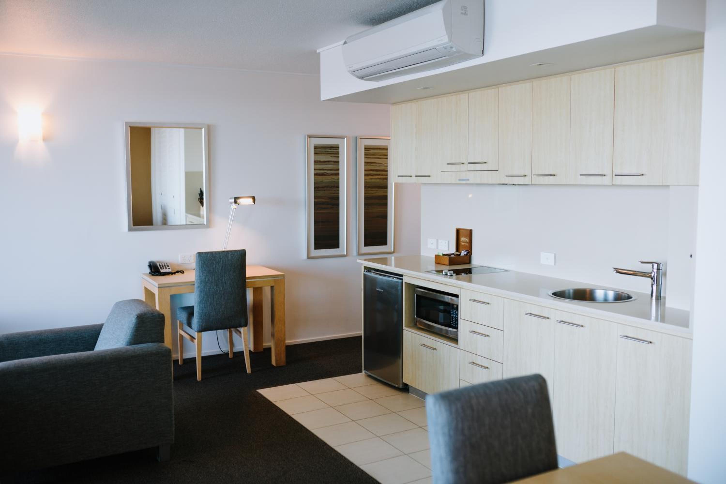 One-Bedroom Suite - Photo 2