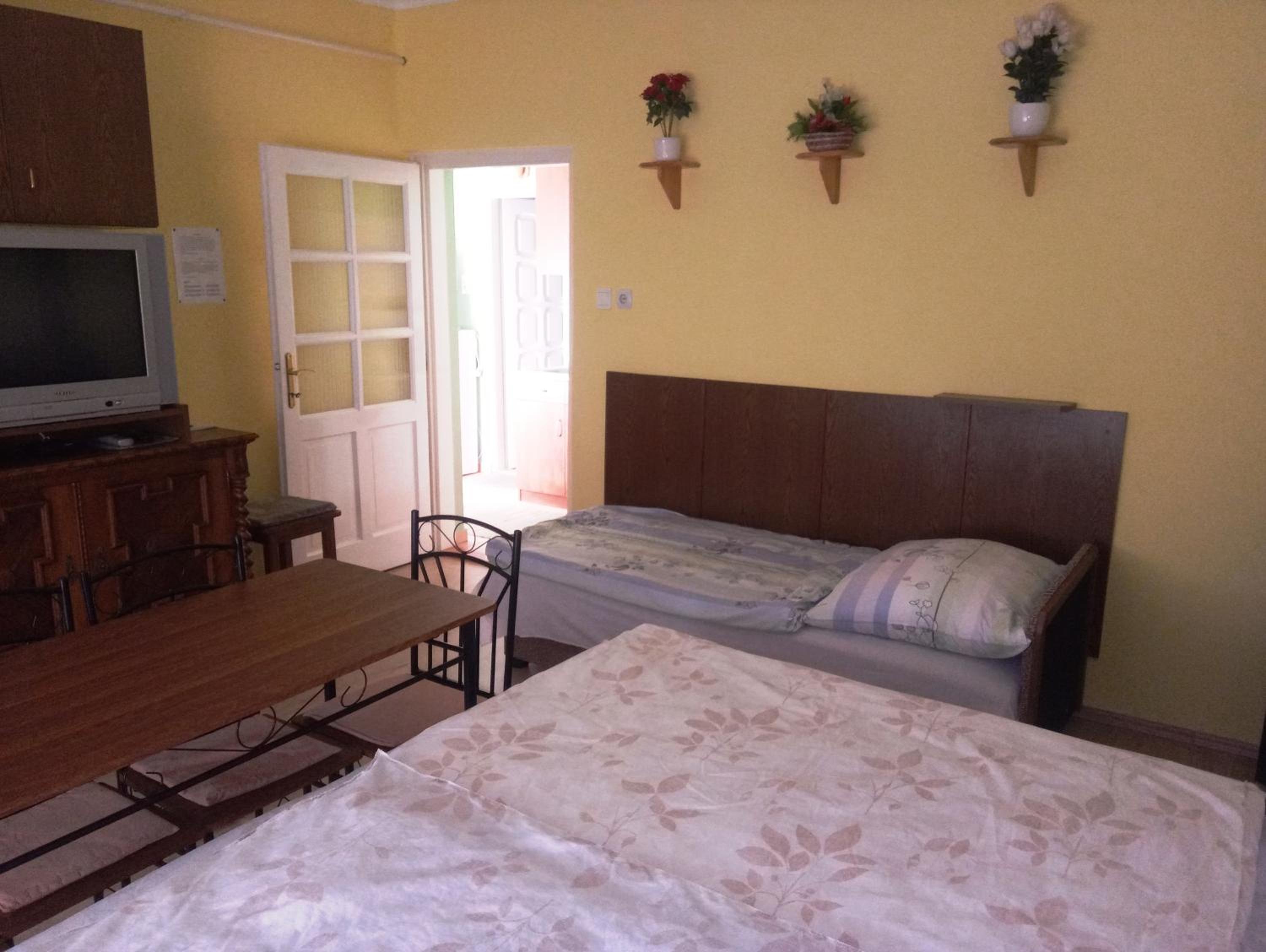One-Bedroom Apartment - Photo 20