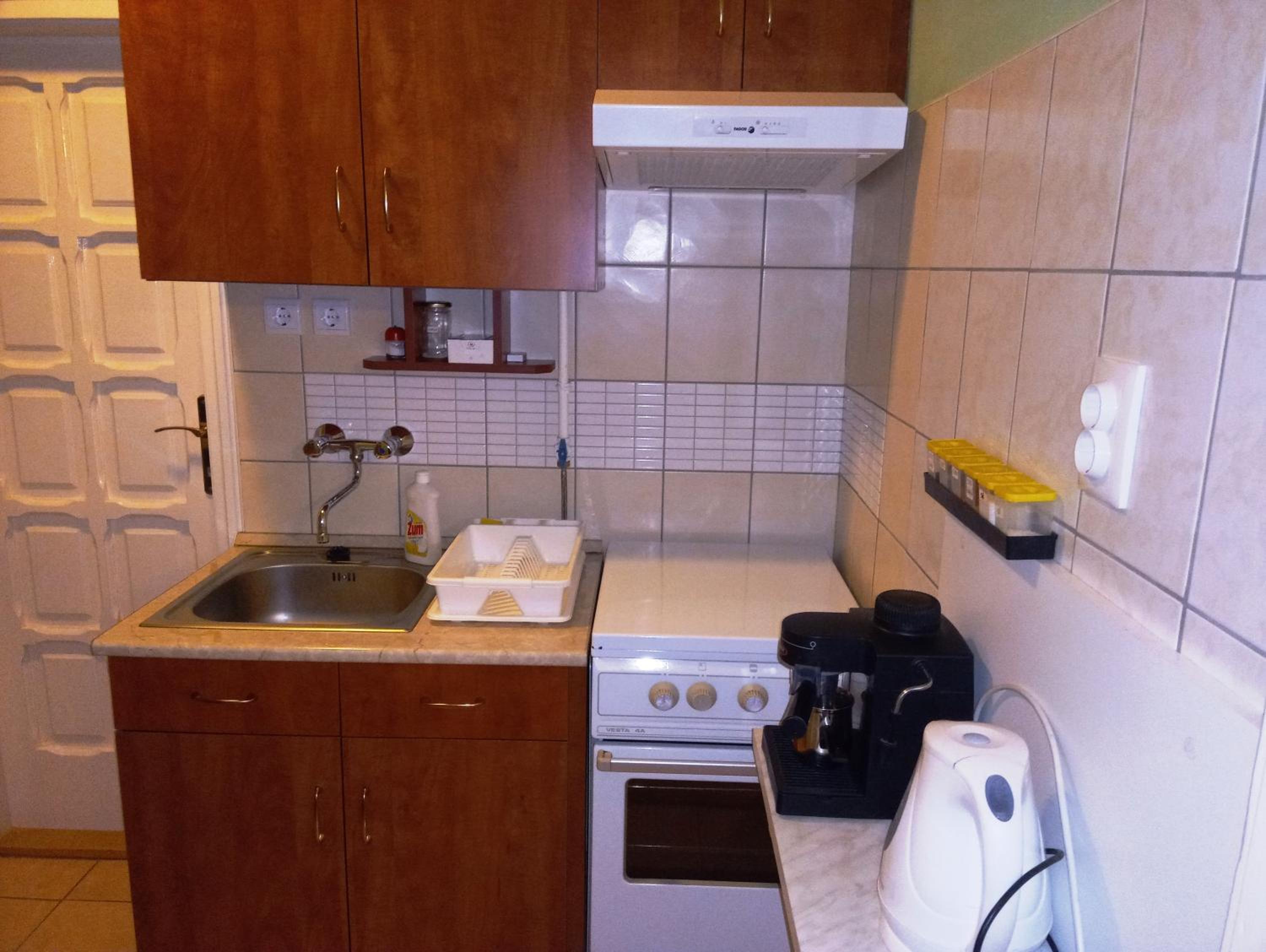 One-Bedroom Apartment - Photo 2
