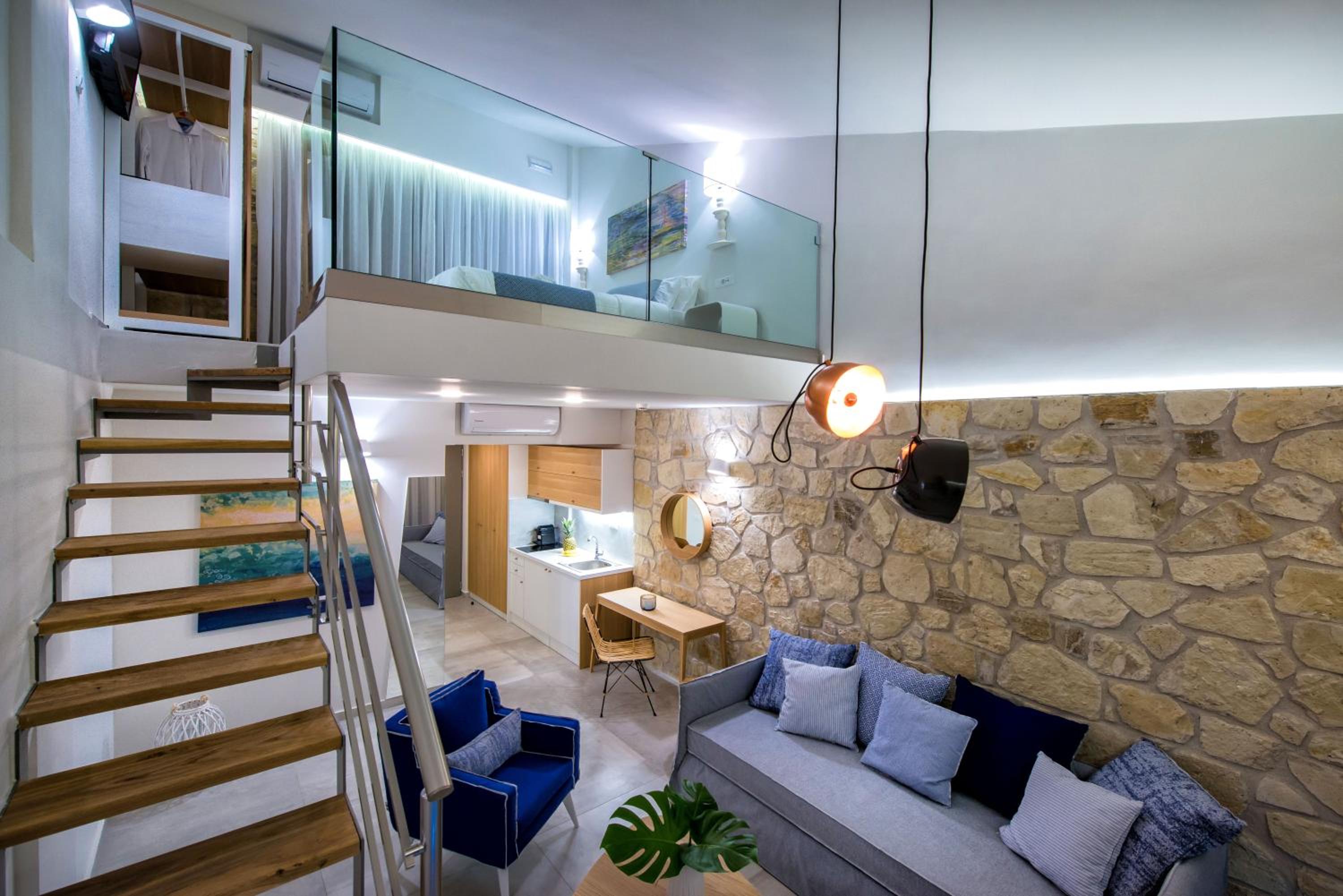 Suite with Pool View - Split Level photo 1