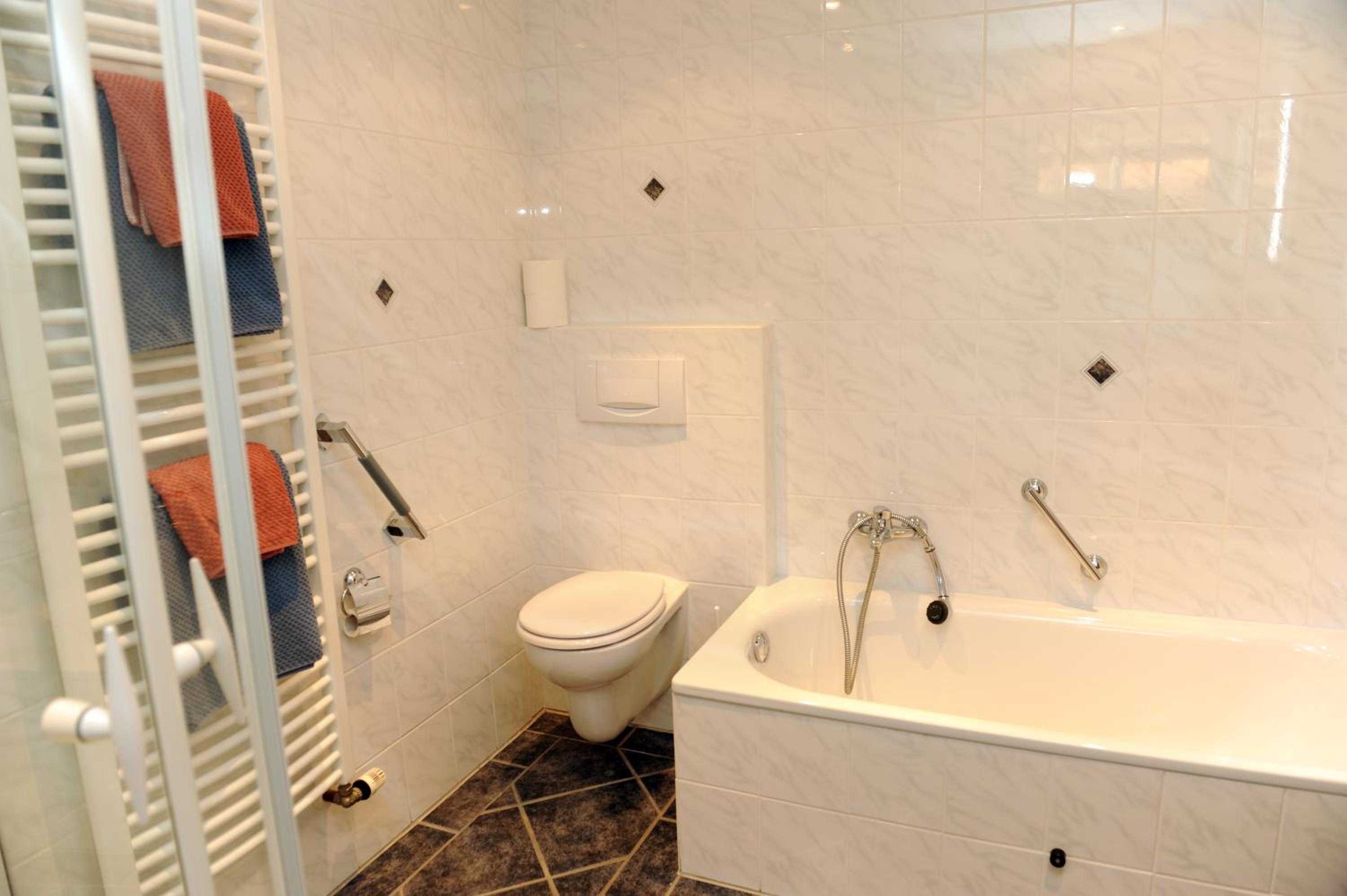 Two-Bedroom Apartment - Photo 20