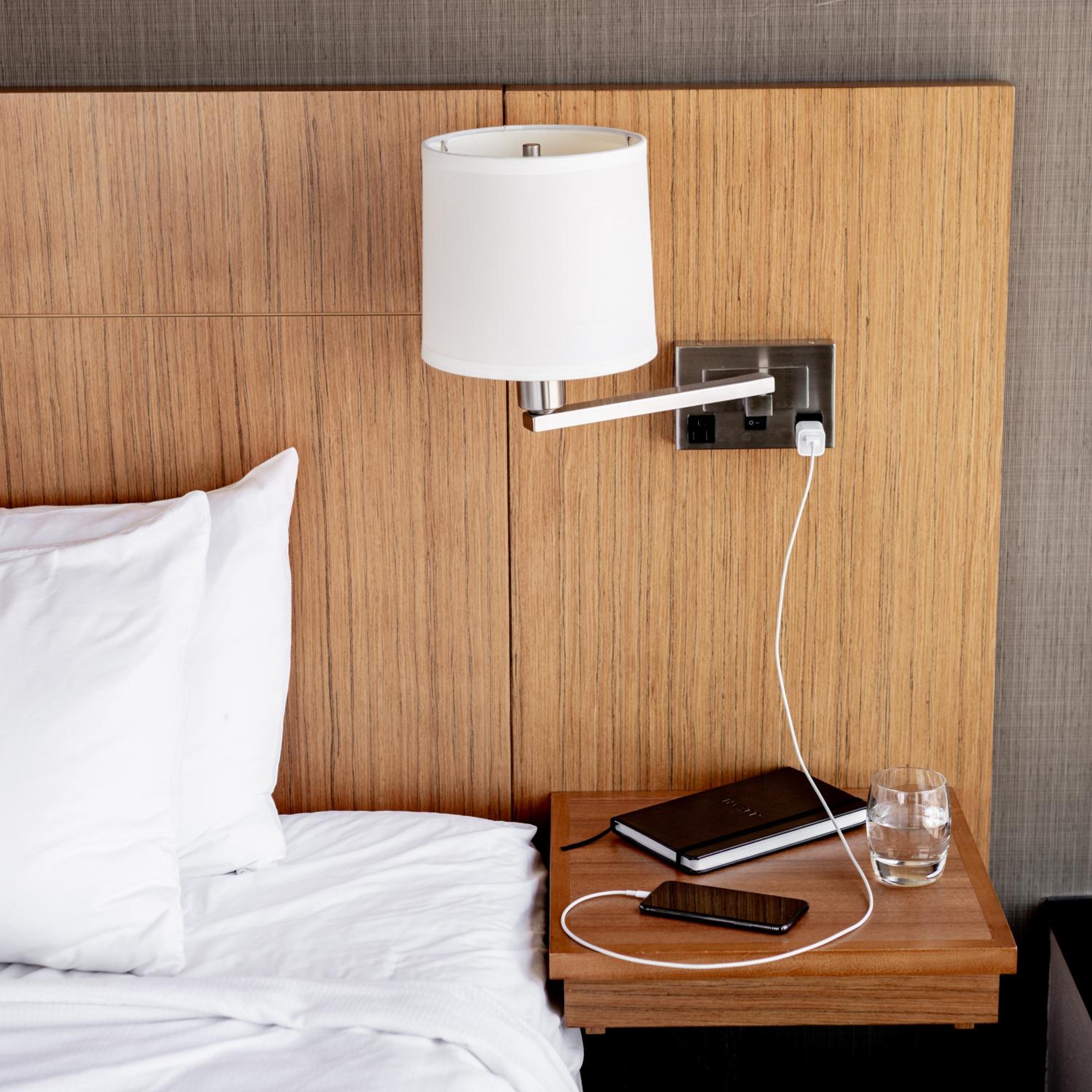 One-Bedroom Suite with Bay View and Roll-In Shower - Disability Access photo 2