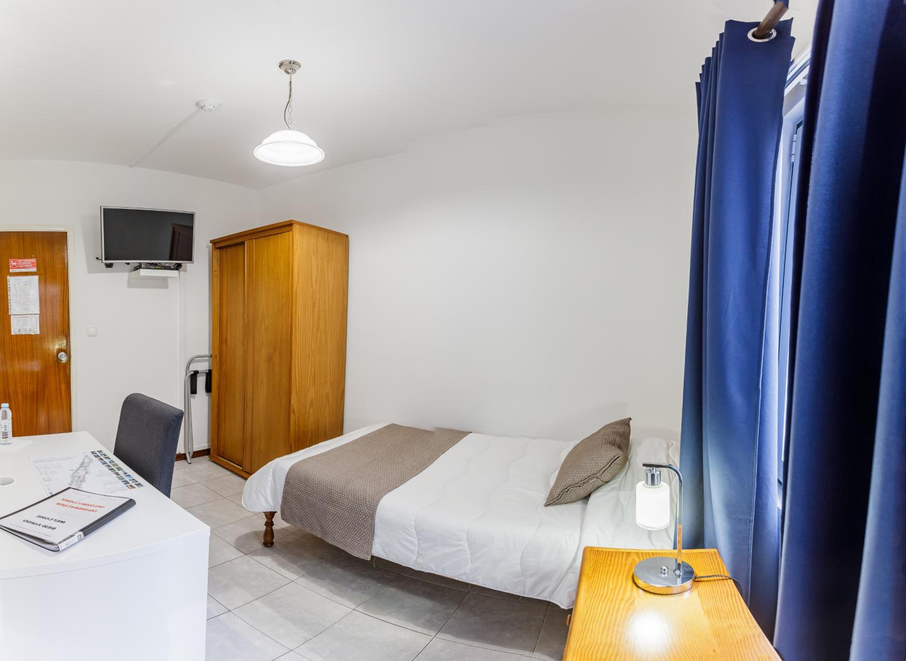 Single Room with Private Bathroom photo 1