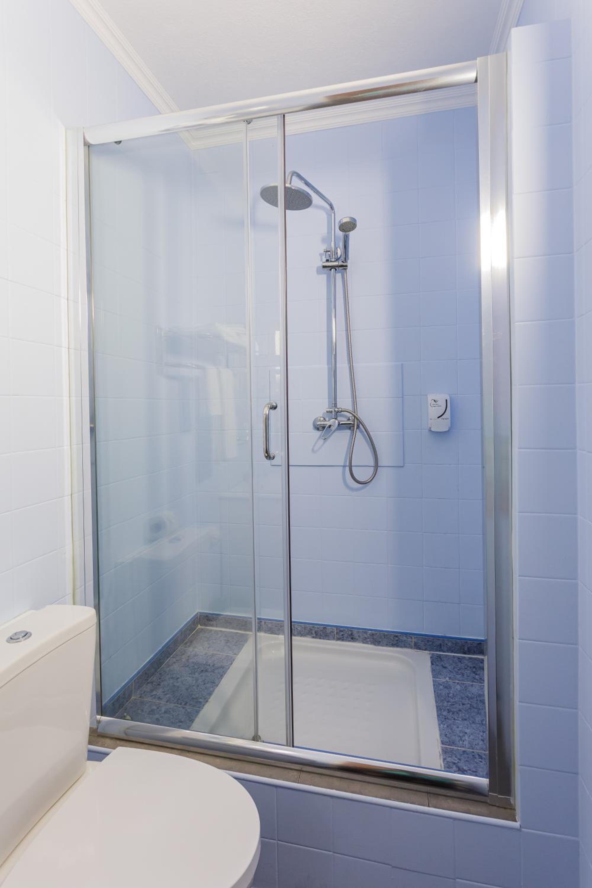 Single Room with Private Bathroom photo 2