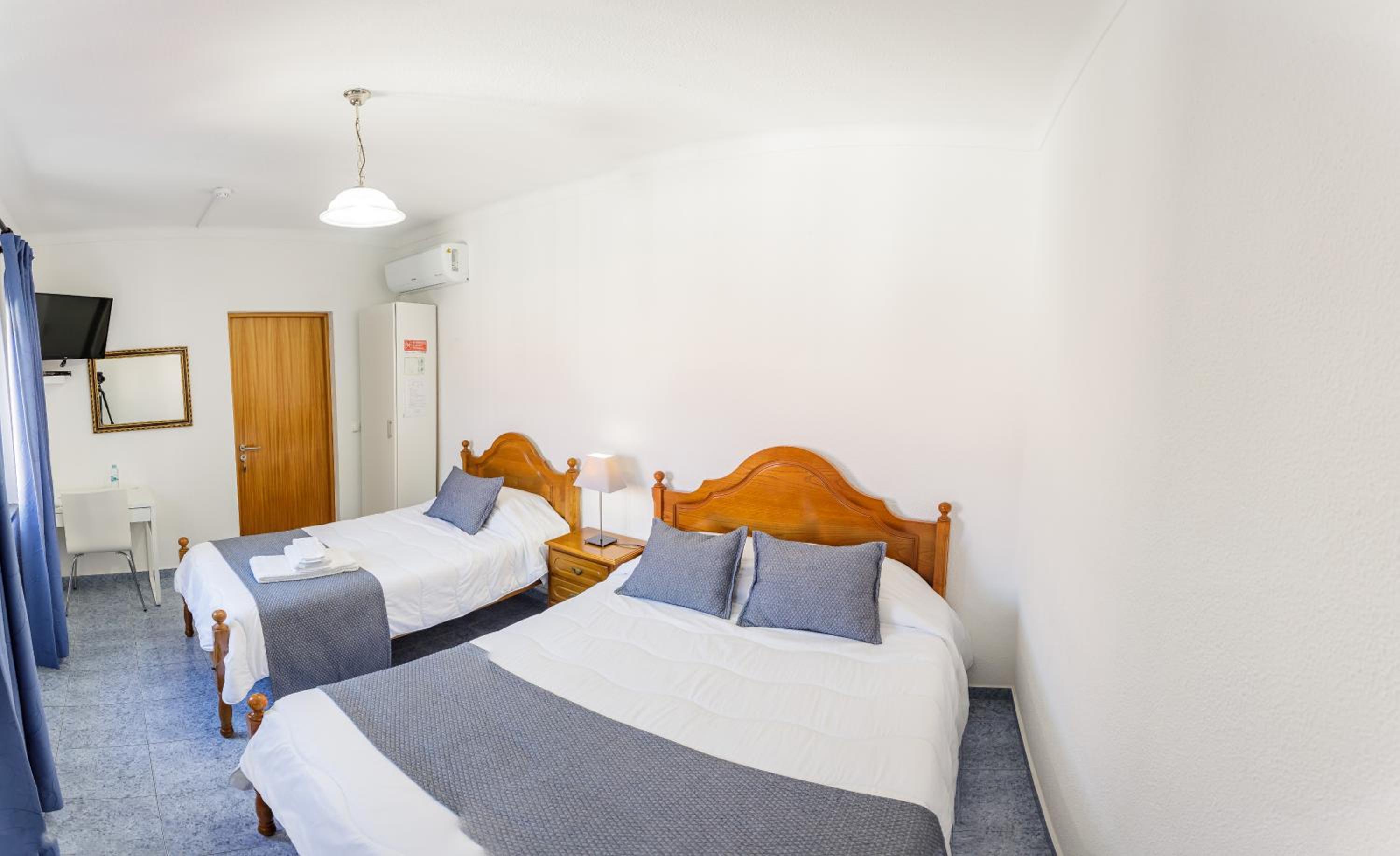 Triple Room with Private Bathroom photo 2