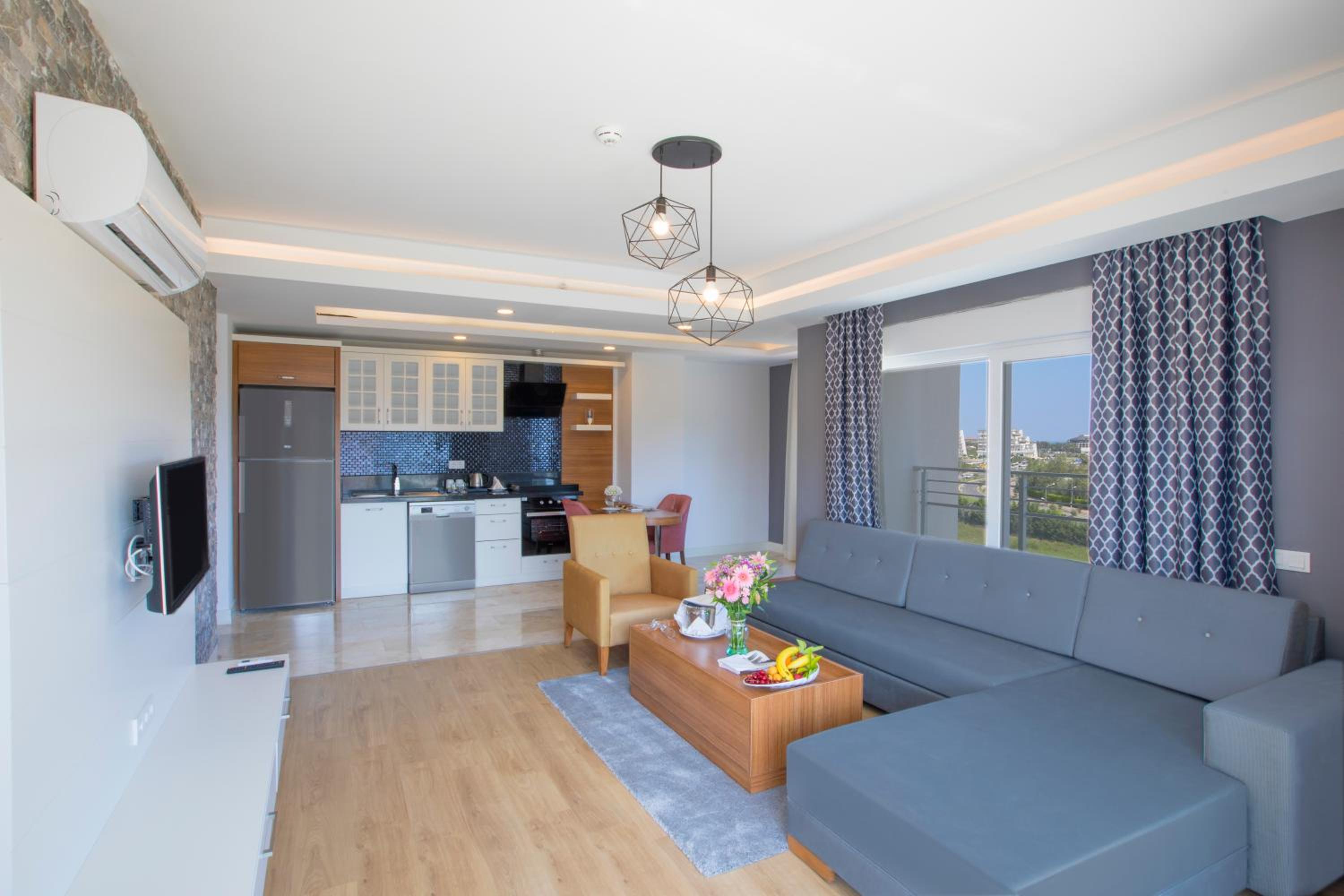 Deluxe Superior Suite