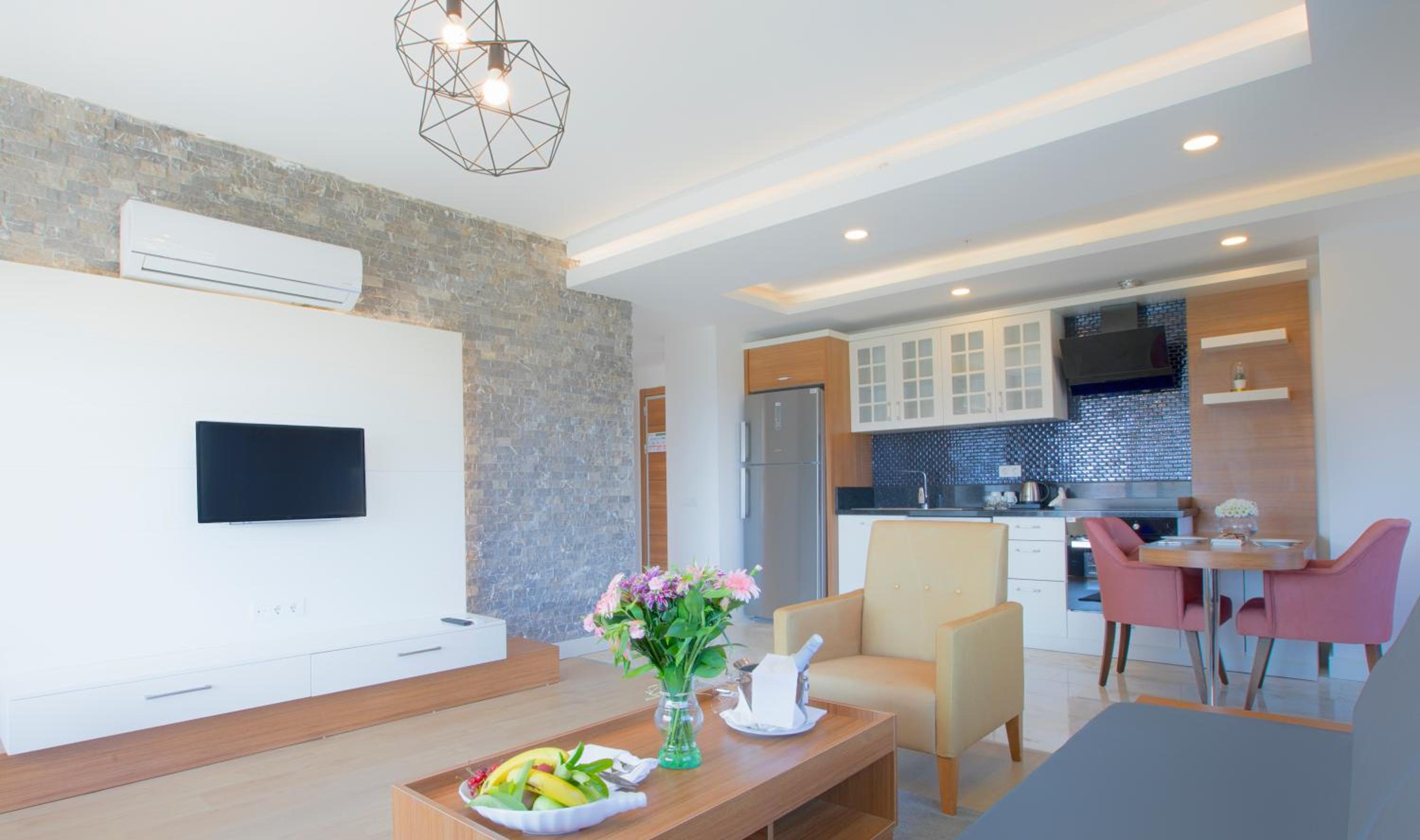 Deluxe Superior Suite
