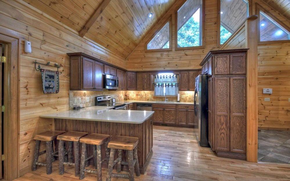 Six-Bedroom House photo 3